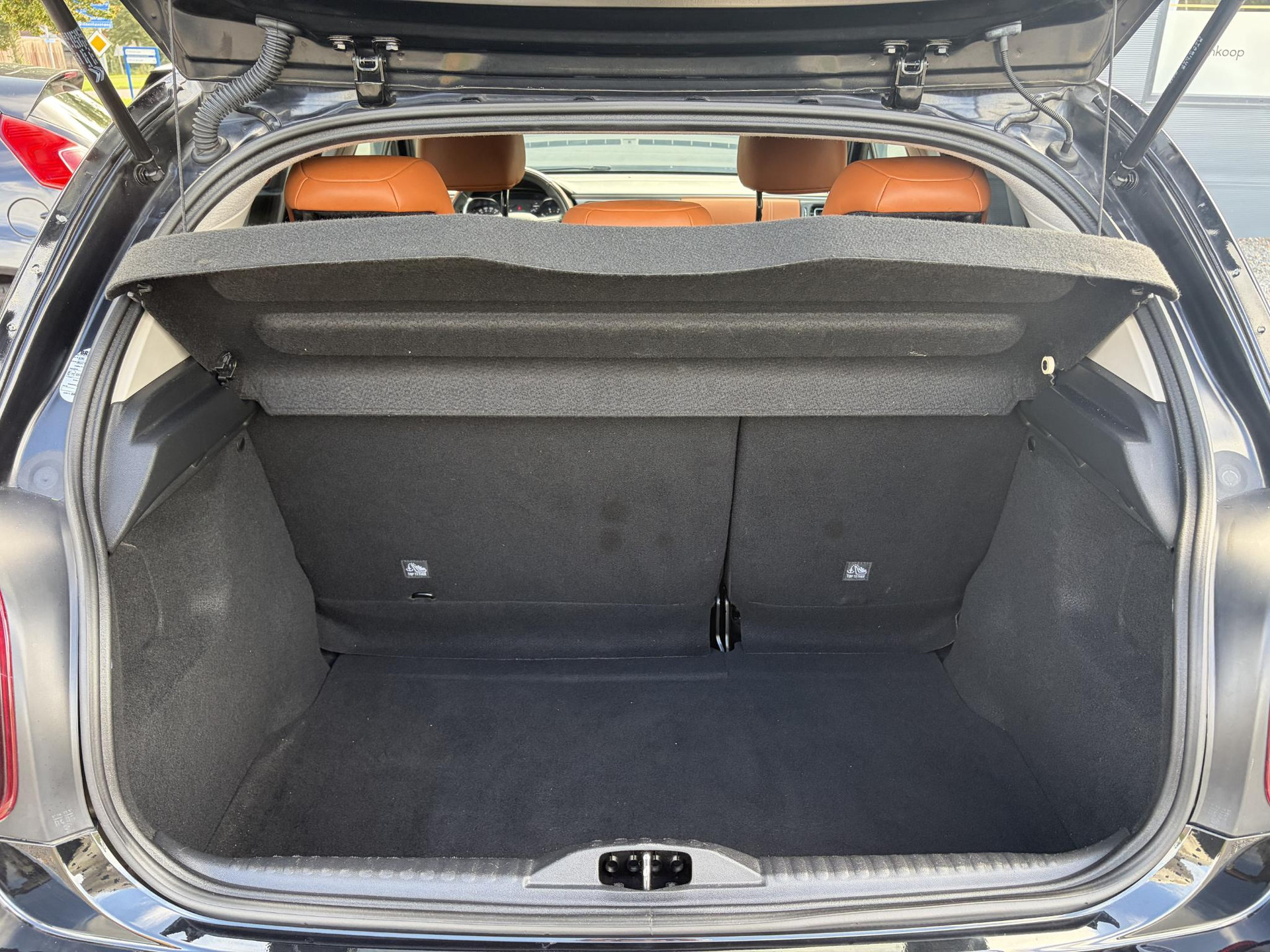Citroen C3 1.2 PureTech Shine ✓Dealer Onderhouden✓2e Eigenaar✓Carplay✓Camera✓Navi✓Clima✓Cruise✓Pdc V+A✓Keyless✓Halfleder✓Trekhaak✓Rijstrooksensor✓Dodehoeksensor✓17'' Lm velgen✓N.A.P✓Nieuwe Apk bij Aflevering