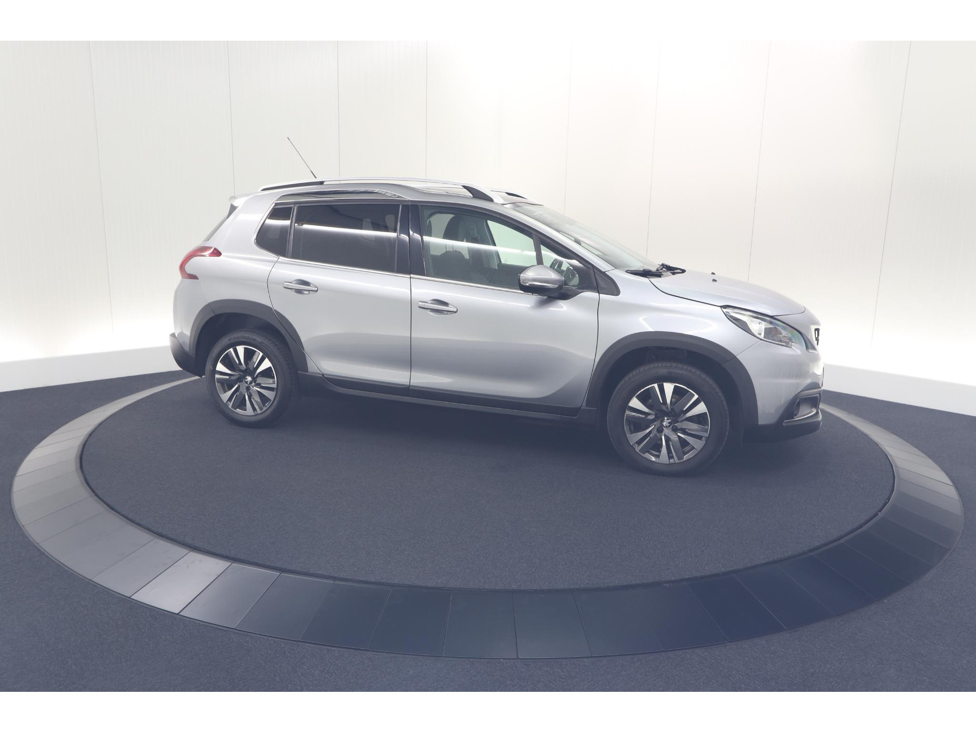 Peugeot 2008 PureTech 110 Allure | Panoramadak | Apple Carplay | Navigatie | Parkeersensoren