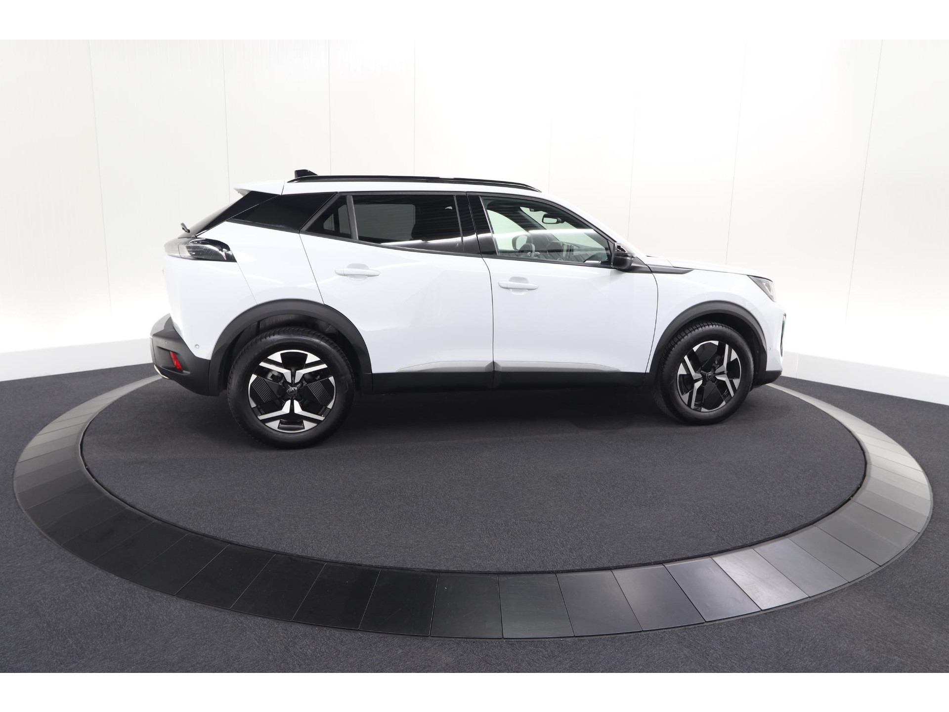 Peugeot 2008 PureTech 130 EAT8 Allure | 360 Camera | Dodehoekdetectie | Apple Carplay | Navigatie