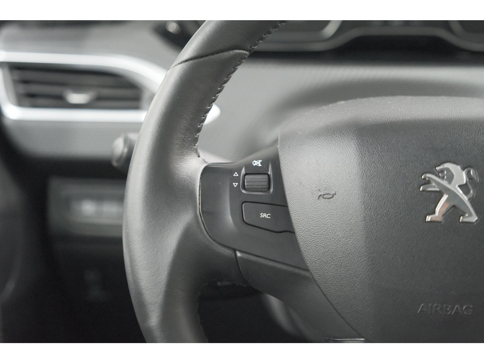 Peugeot 2008 PureTech 110 Blue Lion | Trekhaak | Apple Carplay | Parkeersensoren