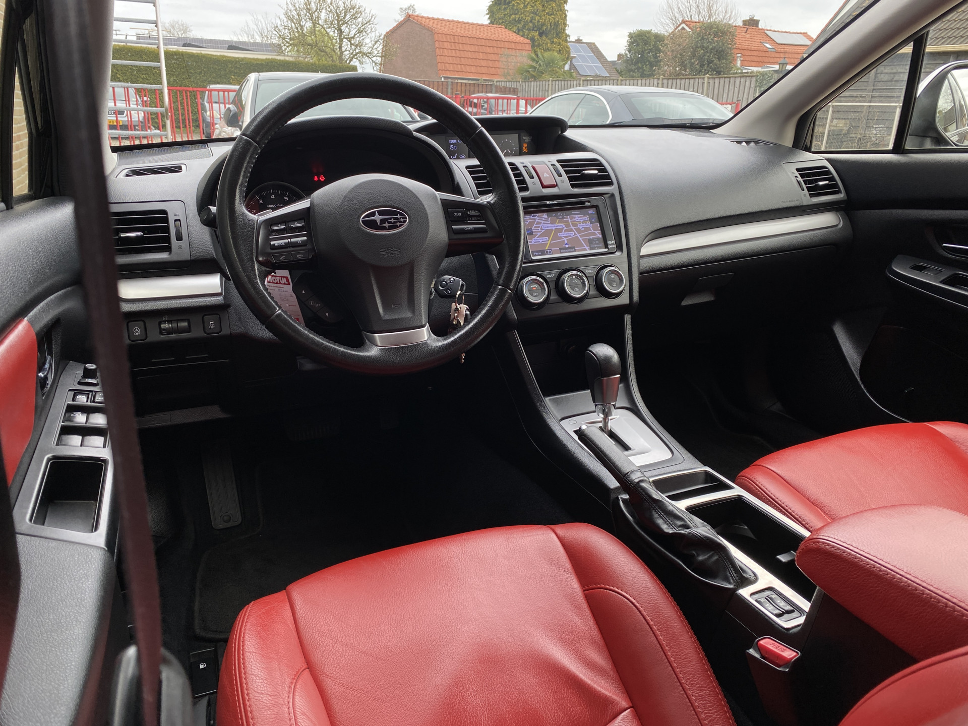 Subaru XV 2.0i Luxury AWD 150 pk AUT. | dealer onderhouden | navigatie | trekhaak | leder interieur | camera | all season banden