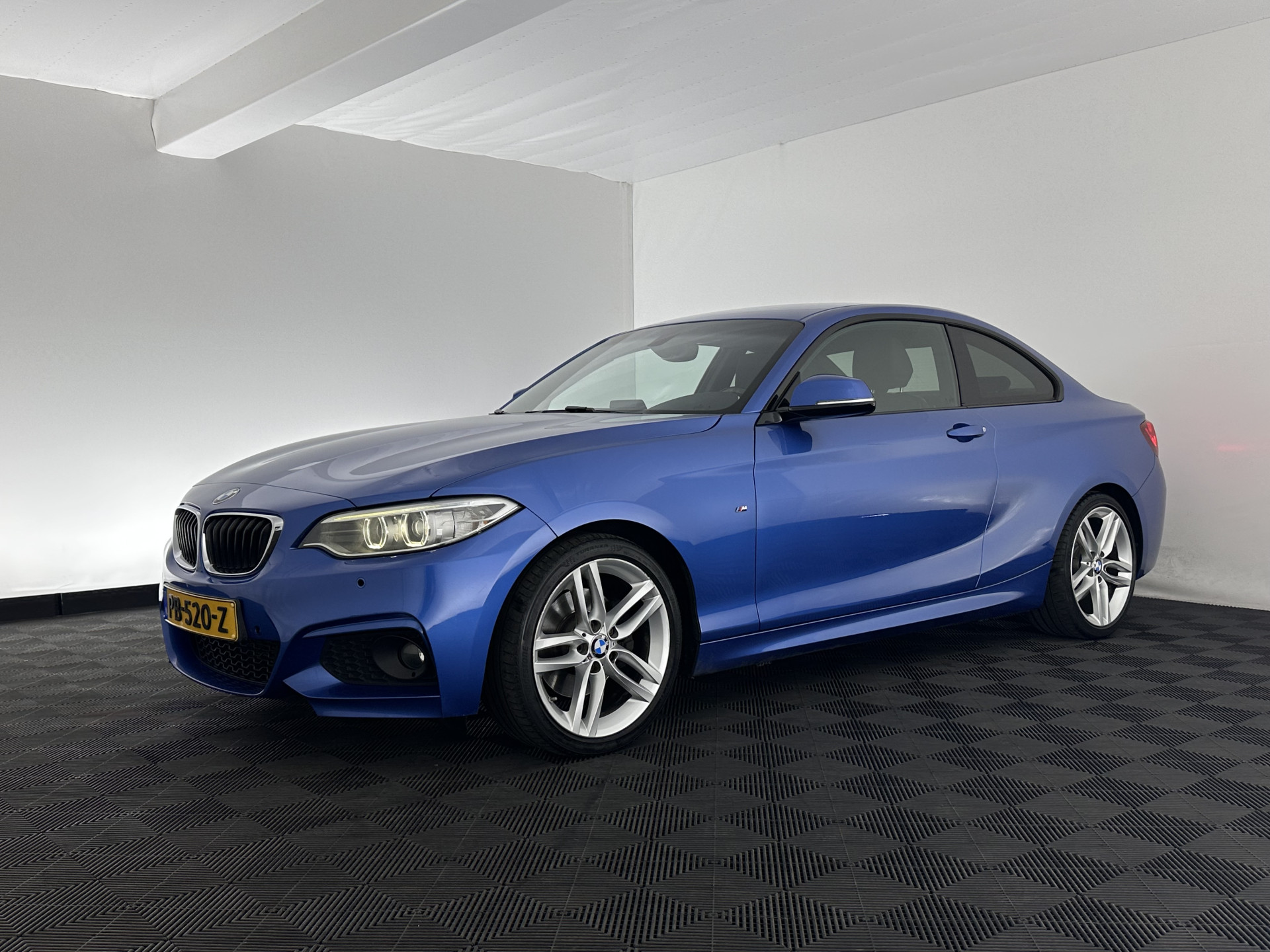 BMW 2-serie Coupé 220d xDrive M-Sportpack Executive Aut. *XENON | ALCANTARA | HEATED-SPORTSEATS | HARMAN/KARDON | KEYLESS | NAVI-FULLMAP | PRIVACYGLASS | SHIFTPADDLES | ECC | PDC | CRUISE | 18''ALU*