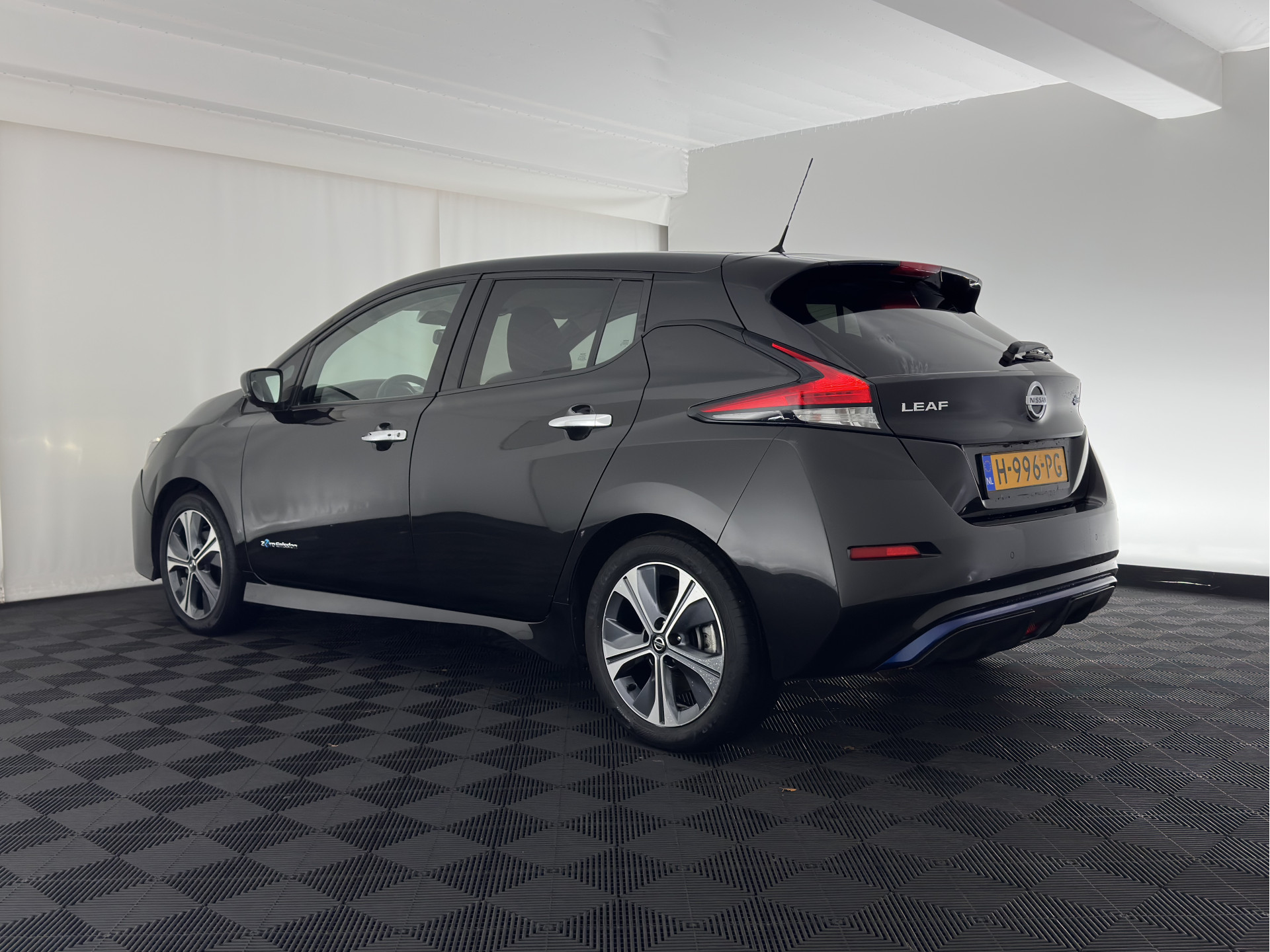 Nissan LEAF Tekna 40 kWh (SOH-83%) (INCL-BTW) *Aut.*LEATHER | FULL-LED | BOSE-AUDIO | TOPVIEW | DAB | KEYLESS | NAVI-FULLMAP | DAB | HEATED-COMFORTSEATS | PRIVACY-GLASS | ADAPTIVE-CRUISE | 17''ALU*