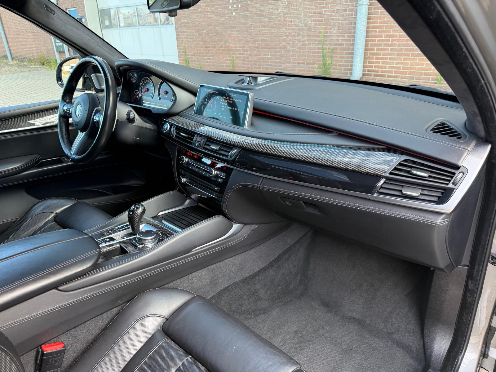 BMW X5 M | 2E EIGENAAR |3/6/12MND GARANTIE| PANO | LED | B&O | DAB | HEAD-UP | 360 CAMERA | TREKHAAK | BOMVOL |