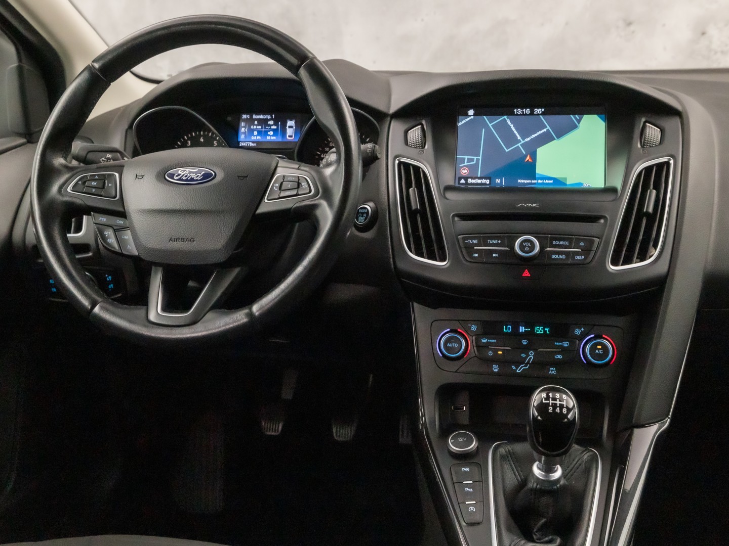Ford Focus Wagon 1.0 Titanium Sport (APPLE CARPLAY, NAVIGATIE, CLIMATE, GETINT GLAS, SPORTSTOELEN, KEYLESS, PARKEERSENSOREN, NIEUWE APK, NIEUWSTAAT)
