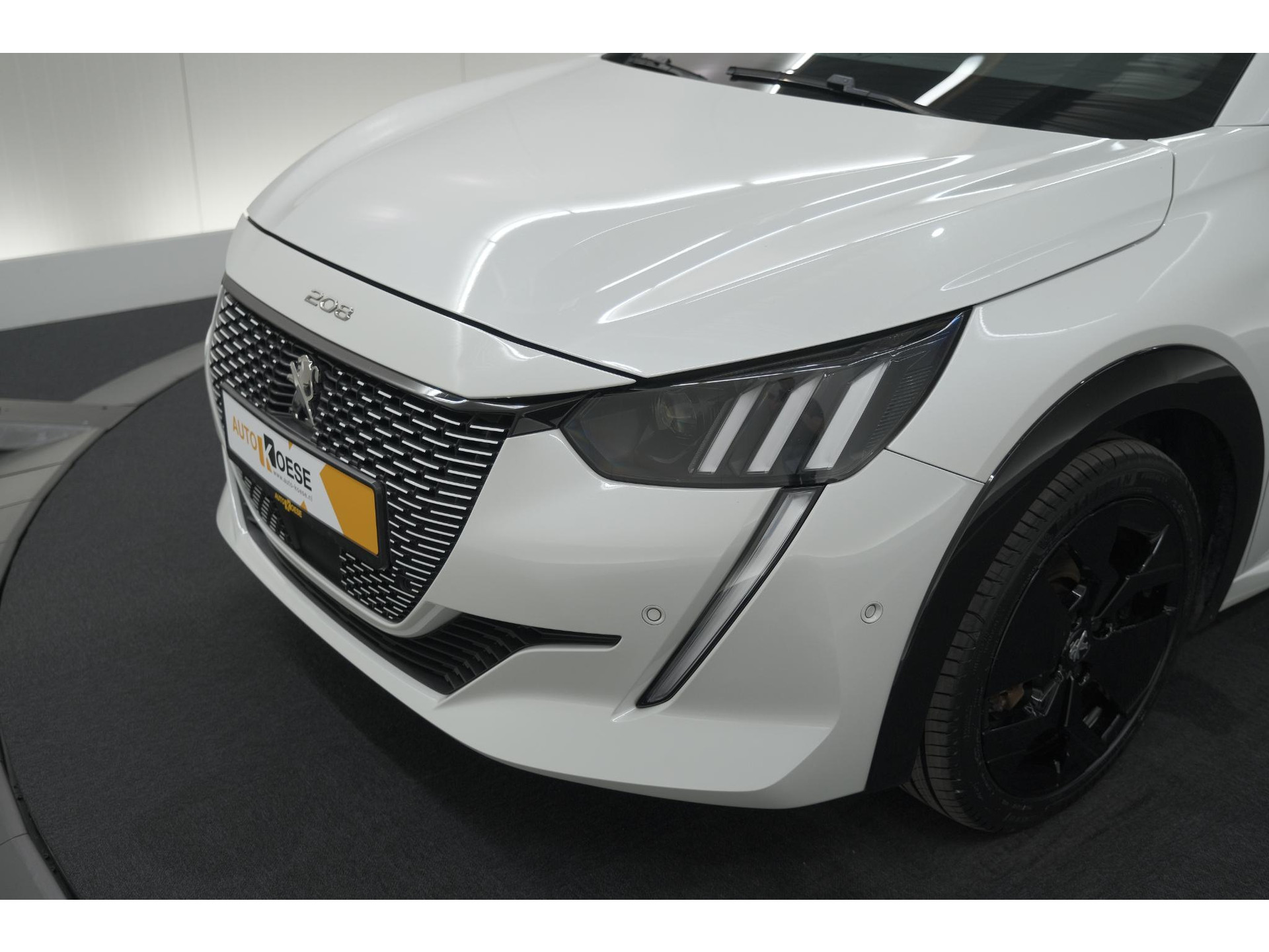 Peugeot e-208 EV GT 50 kWh | 93,7% SOH | Black Pack | Dodehoekdetectie | Camera | Apple Carplay