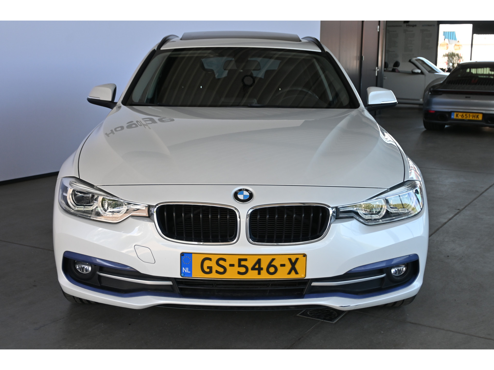 BMW 3-serie Touring 318i Luxury Clima Navigatie LED Panoramadak 18'Inch Goed Onderhouden! Inruil Mogelijk!