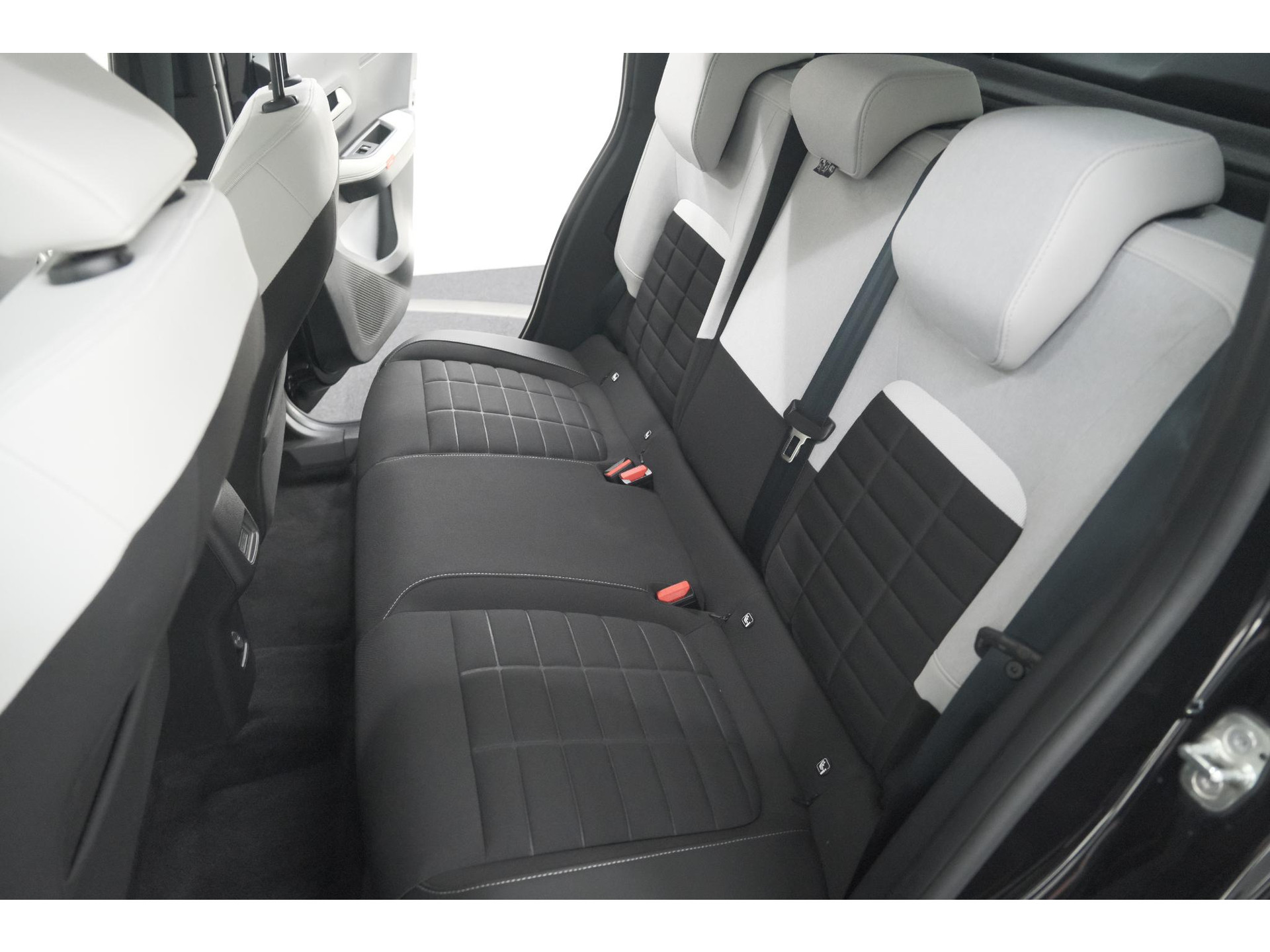 Citroen Ë-C3 Max 113pk 44 kWh | 7 KW Laadfunctie | Camera | Navigatie | Apple Carplay | Parkeersensoren