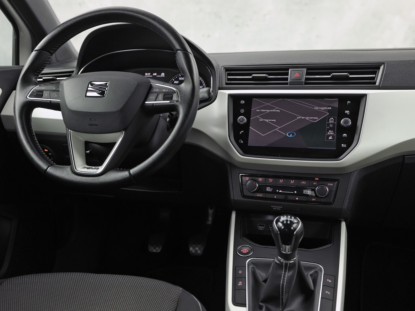 SEAT Arona 1.0 TSI Sport (APPLE CARPLAY, GROOT NAVI, CLIMATE, ZWART HEMEL, SPORTSTOELEN, PARKEERSENSOREN, ELEK PAKKET, CRUISE, NIEUWSTAAT)
