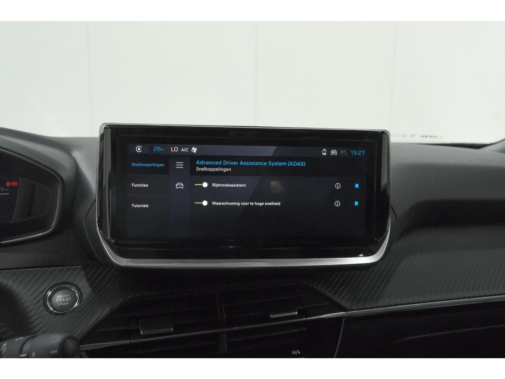 Peugeot e-2008 EV Allure 54 kWh | 97,2% SOH | 11 KW Lader | Apple Carplay | Parkeersensoren