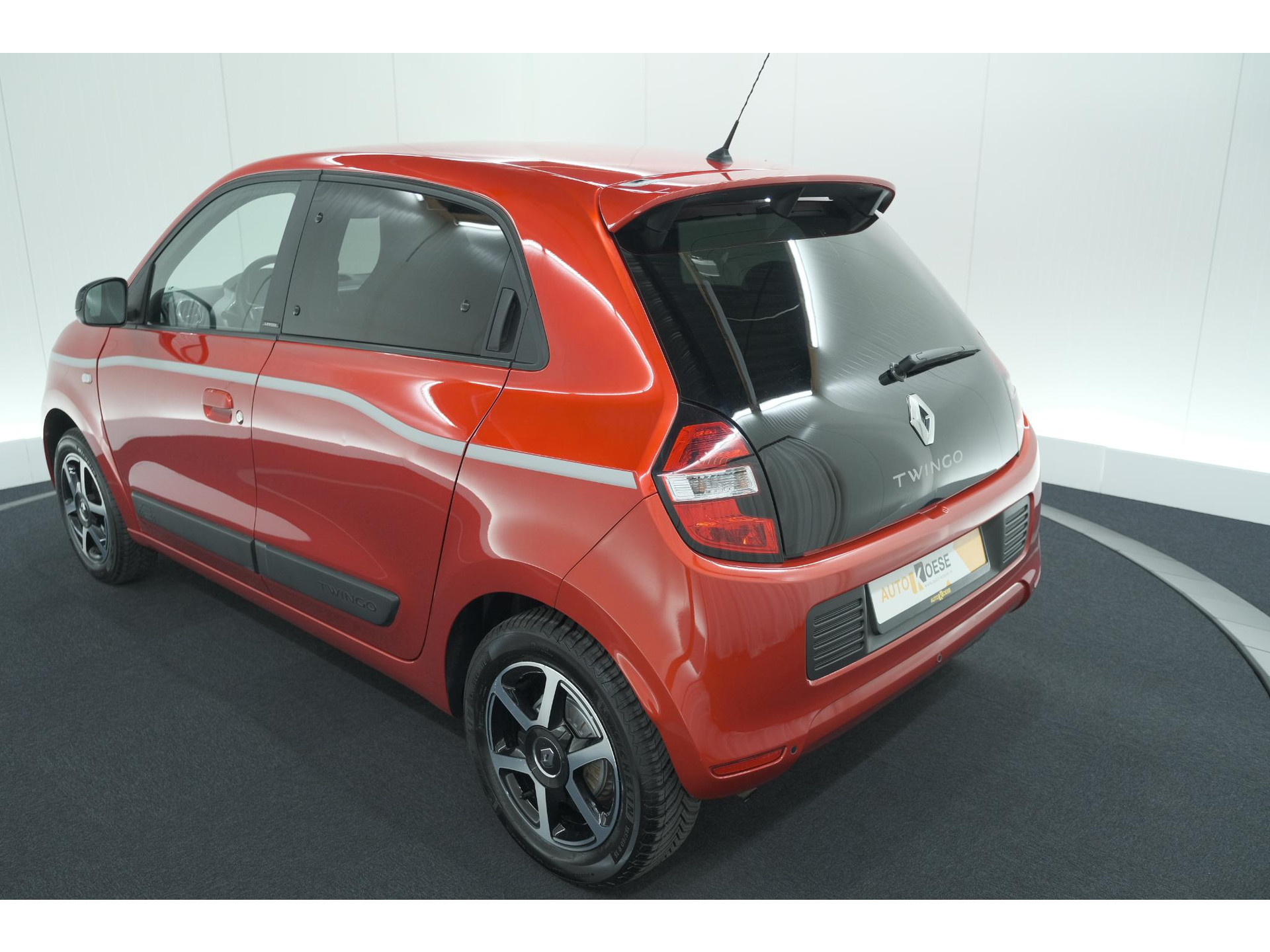 Renault Twingo 1.0 SCe Limited | Automaat | Parkeersensoren | Allseason Banden | Bluetooth Radio