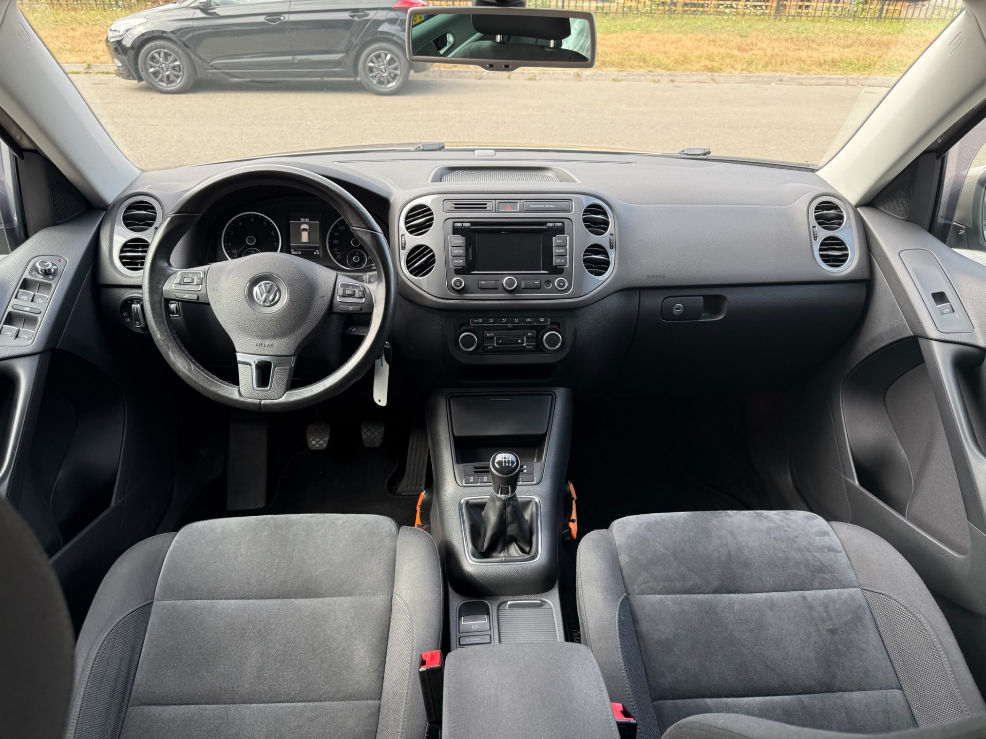 Volkswagen Tiguan 1.4 TSI Sport&Style | 1E EIGENAAR | 3/6/12MND GARANTIE | NAVI | PDC | 160 PK | LAGE KM |