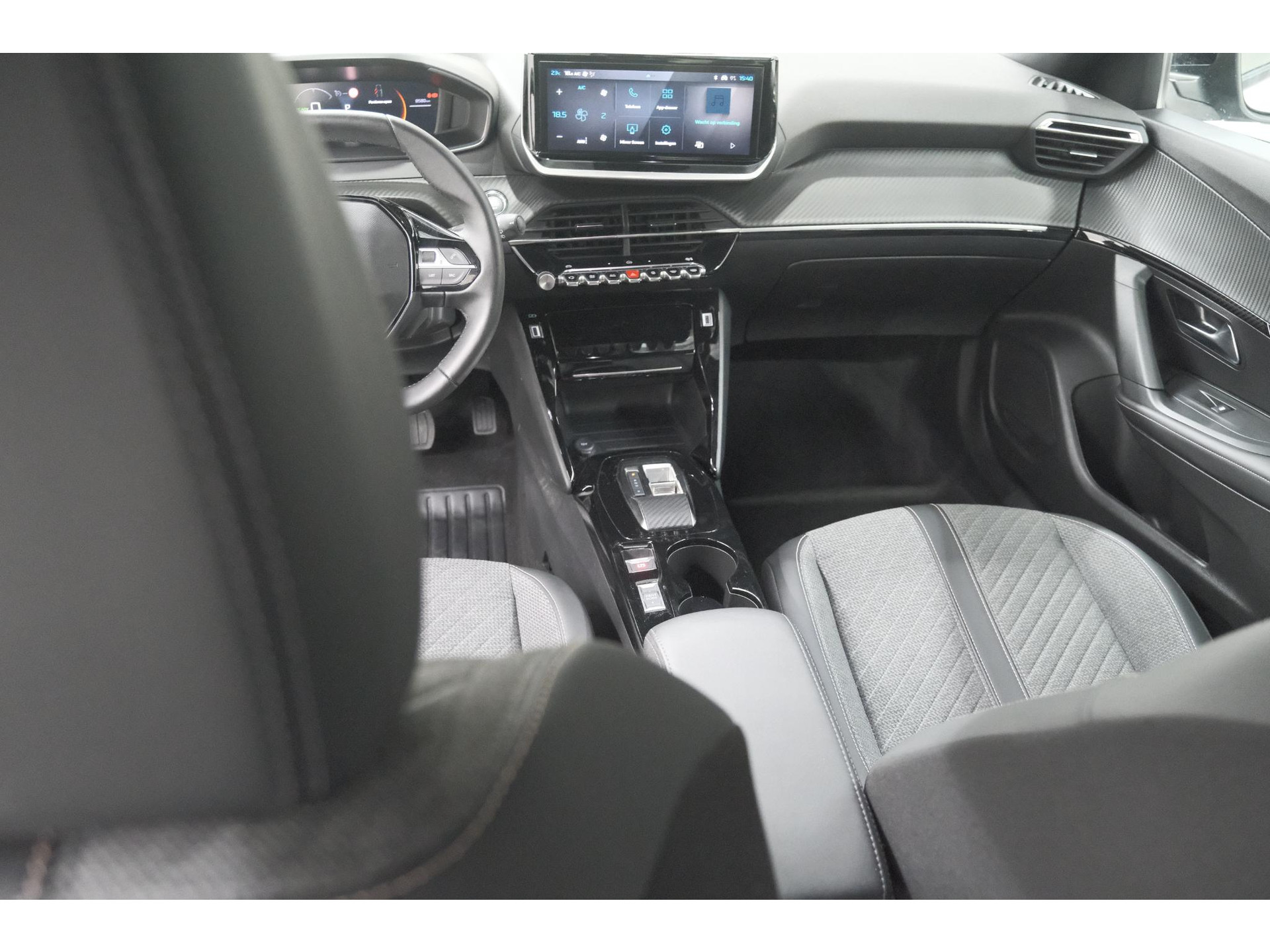 Peugeot e-2008 EV Allure 54 kWh | 97,9% SOH | 11 KW Lader | Apple Carplay | Parkeersensoren