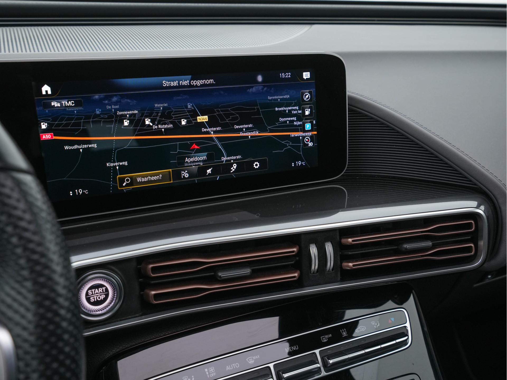 Mercedes-Benz EQC 400 4MATIC AMG-Pack Premium Plus 80 kWh (3-Fase) {SOH-94%} (INCL-BTW) *PANO | WIDESCREEN | HEAD-UP | DISTRONIC | MULTI-BEAM | BURMESTER-AUDIO | MEMORY-PACK | TOP-VIEW | KEYLESS | LEATHER | SPORT-SEATS | DAB+ | AMBIENT-LIGHT | 20''