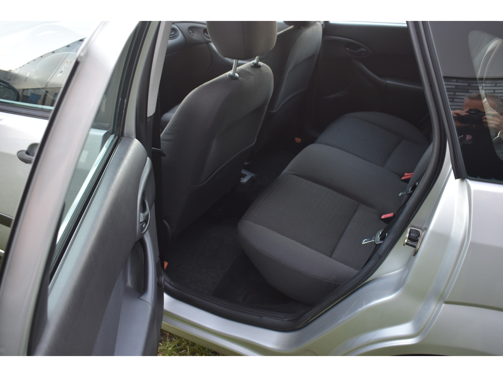 Ford Focus 1.6-16V Trend Automaat storing Airco 5-deurs 1e eigenaar Pdc Trekhaak lees goed!!! HANDELSAUTO - automaat gaat in noodloop LEES GOED