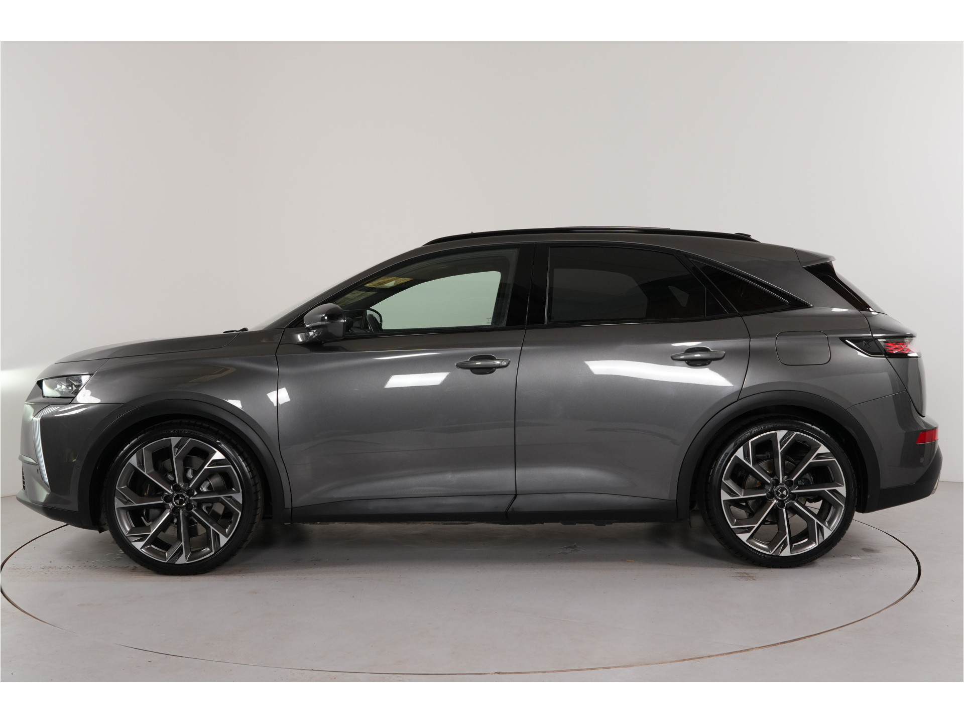 DS 7 E-Tense 4x4 Opéra 360 pk PHEV | SOH 93.5% | Pano | Massage | Nachtzicht | Focal | 360° Cam | Nappa |