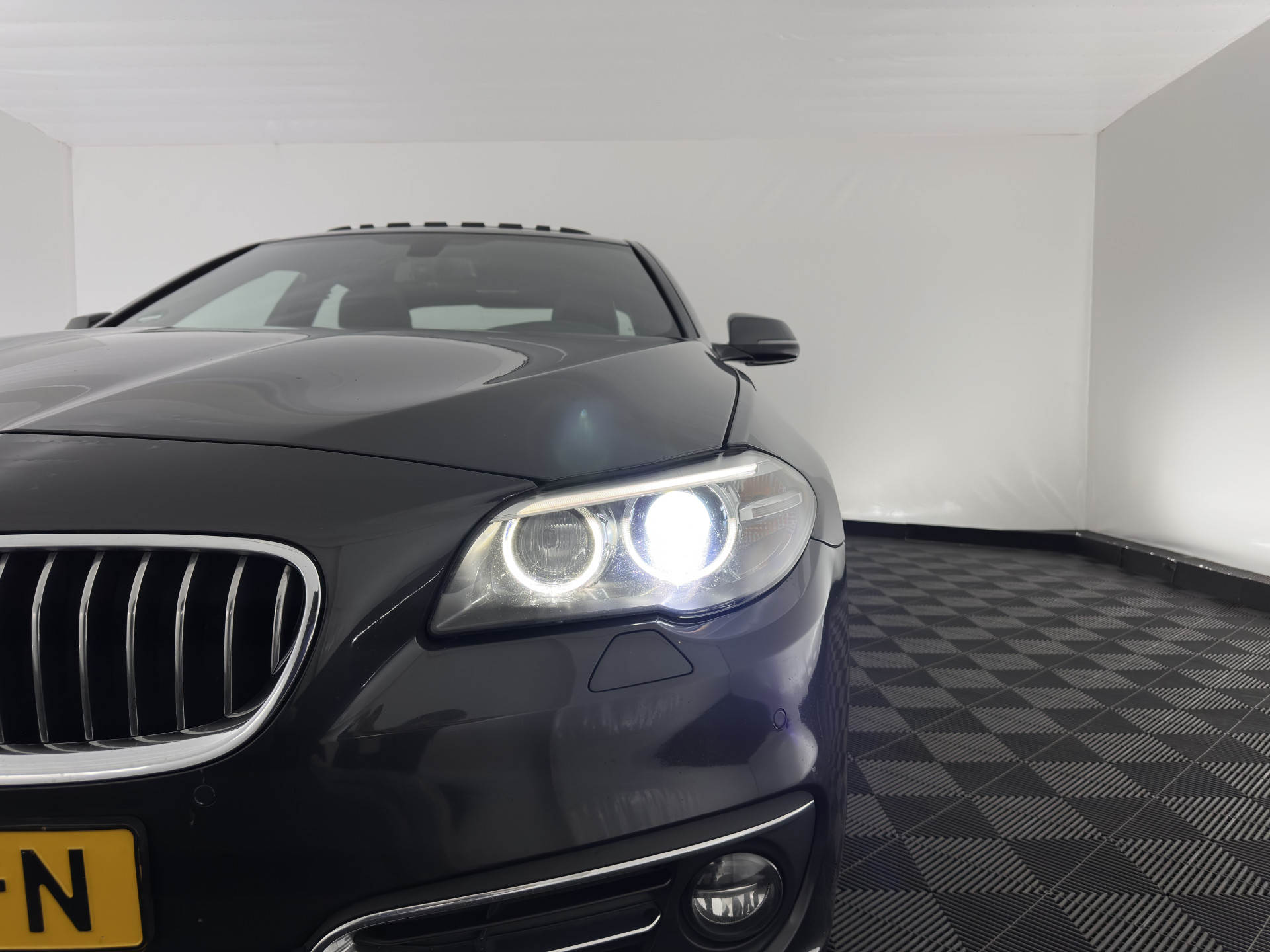 BMW 5-serie 518d Luxury-Line High Executive Aut. *PANO | LUXURY-LEATHER | BI-XENON | NAVI-FULLMAP | HEATED-COMFORTSEATS | HIFI-SOUND | CAMERA | ECC | PDC | CRUISE | 18''ALU*