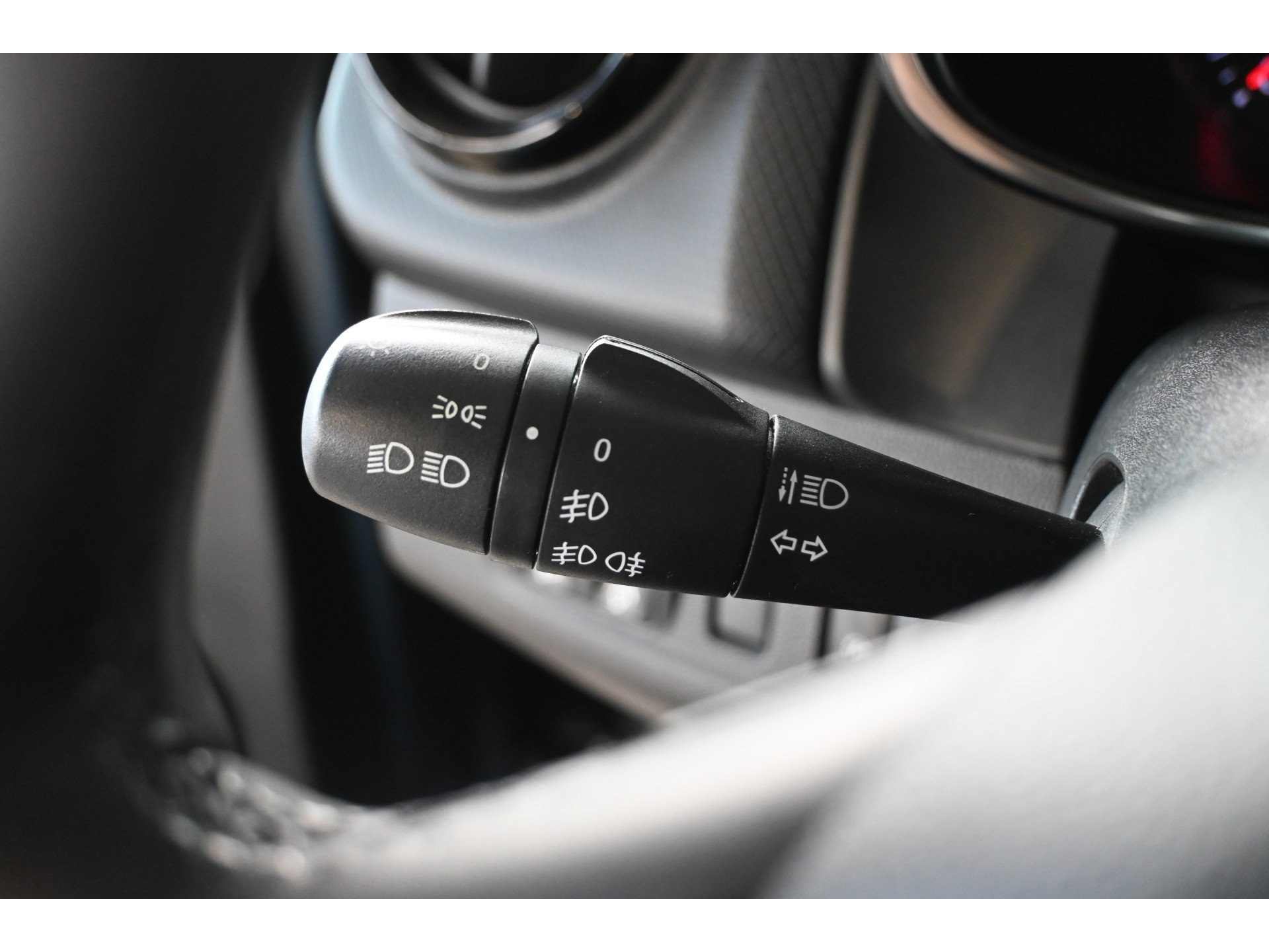 Renault Clio 1.5 dCi Limited Airco LED Navigatie Goed Onderhouden! Rijklaarprijs! Inruil Mogelijk!