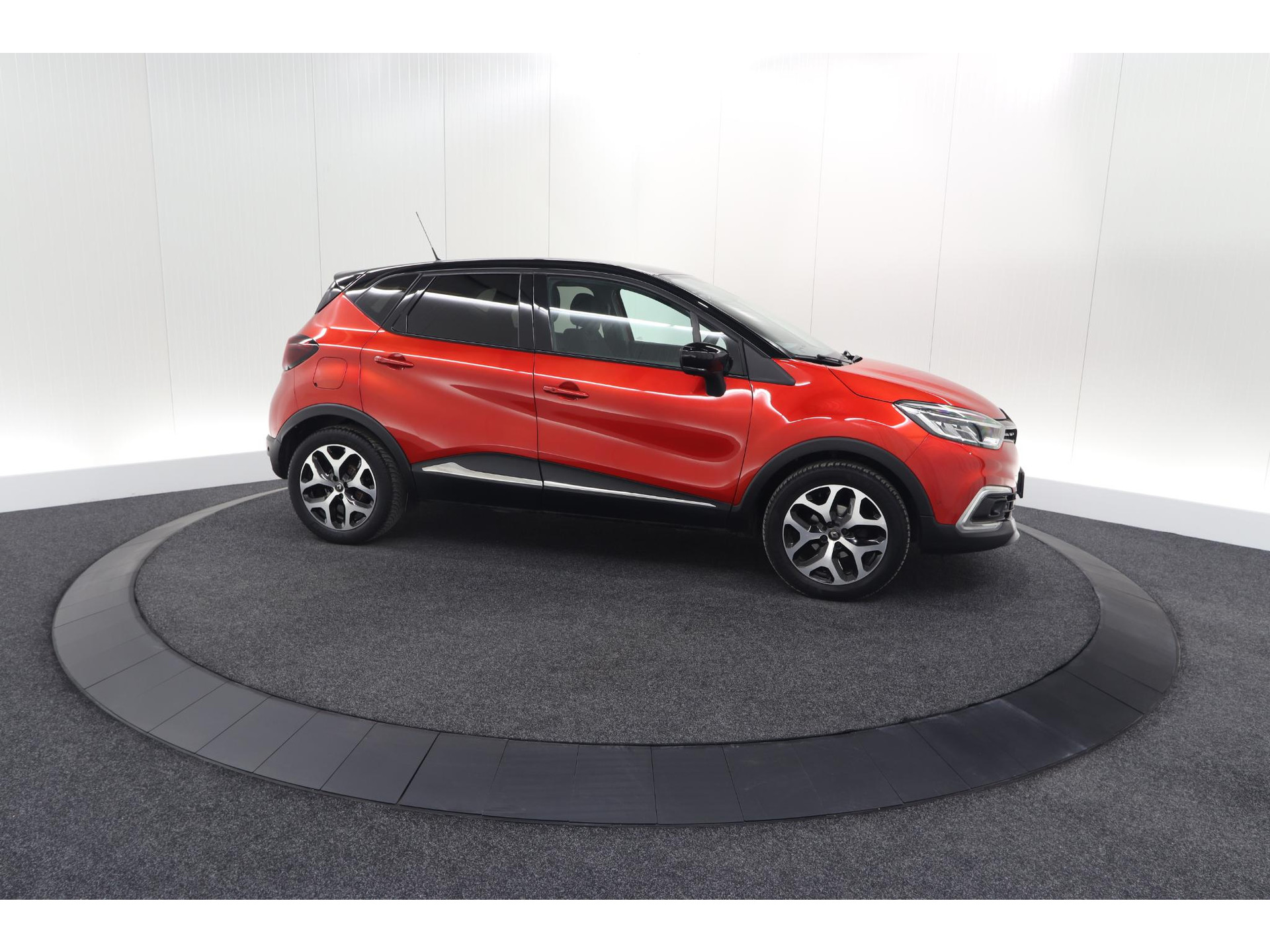 Renault Captur TCe 90 Intens | Trekhaak | Camera | Dodehoekdetectie | Navigatie