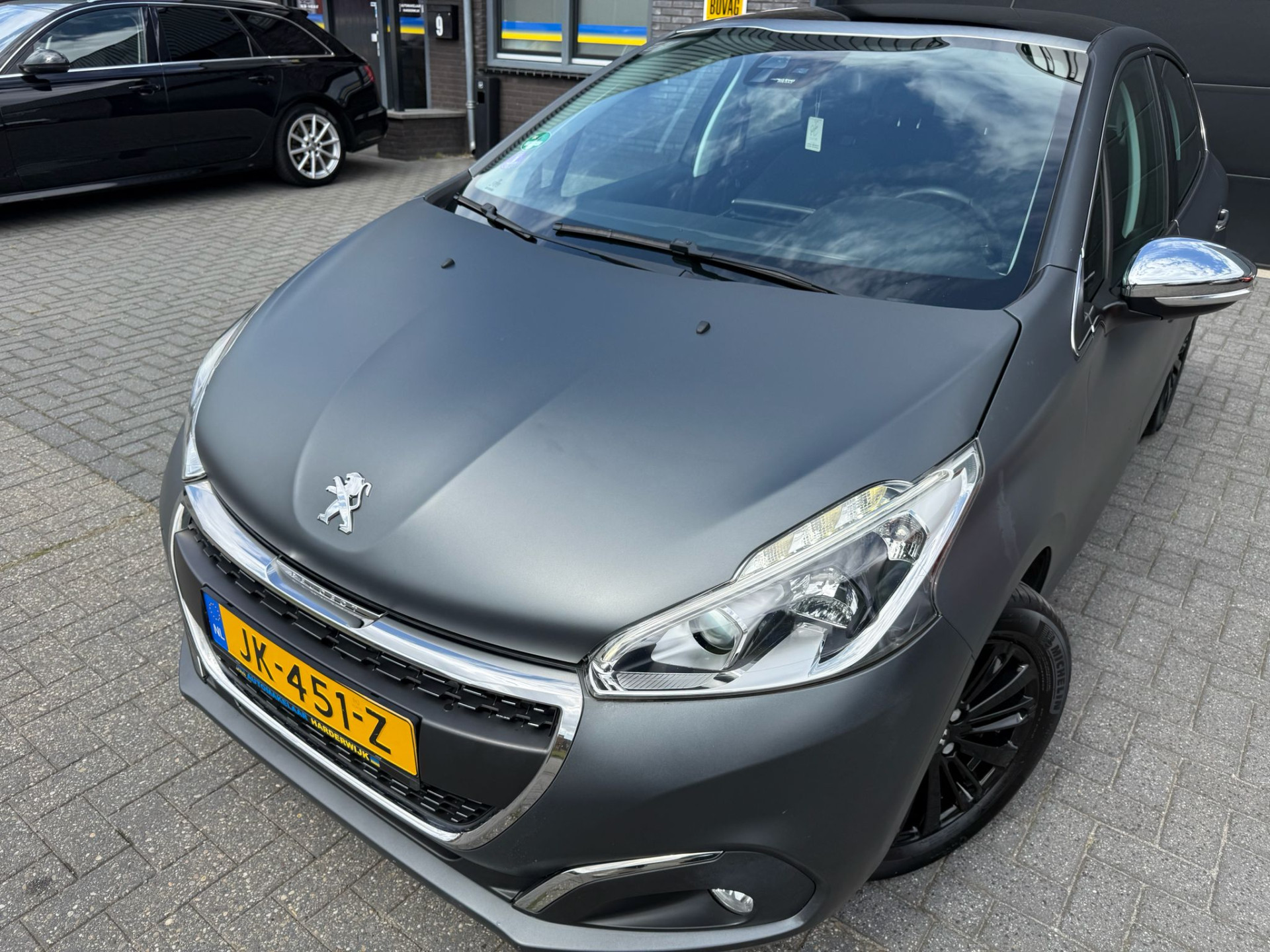 Peugeot 208 1.2 110PK Allure | 2E EIGENAAR | 3/6/12MND GARANTIE | PANO | DAB | CARPLAY | NAVI | CRUISE | JBL | AIRCO | TREKHAAK | MAT |