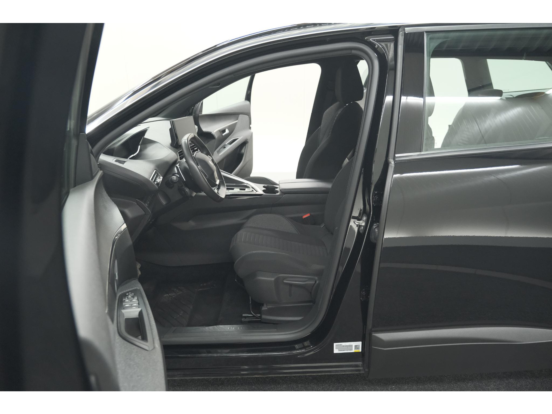 Peugeot 5008 PureTech 130 EAT8 Active Pack Business | 7 Zitplaatsen | Camera | Navigatie | Apple Carplay | Parkeersensoren