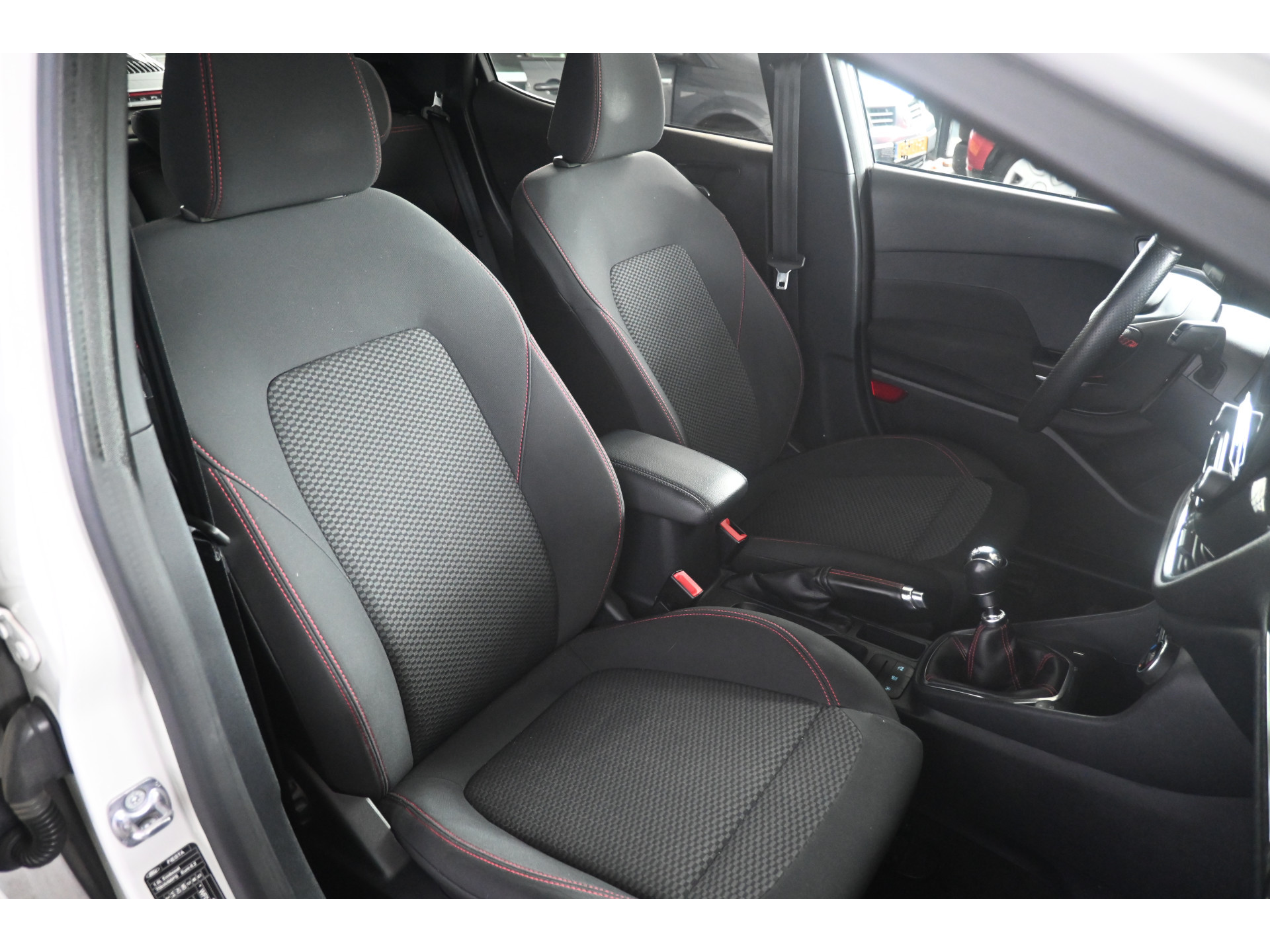 Ford Fiesta 1.0 EcoBoost ST-Line Navigatie Stuur/Stoelverwarming LED Carplay Rijklaarprijs! Inruil Mogelijk!