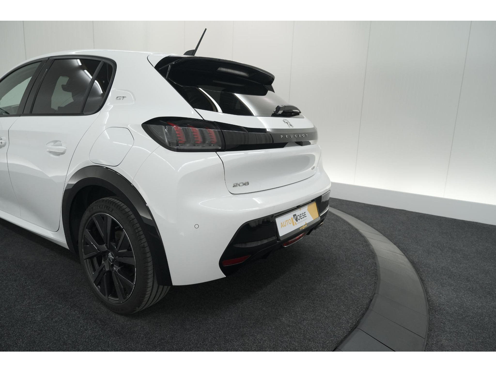 Peugeot 208 PureTech 100 GT | Camera | Navigatie | Sfeerverlichting | Apple Carplay | Parkeersensoren