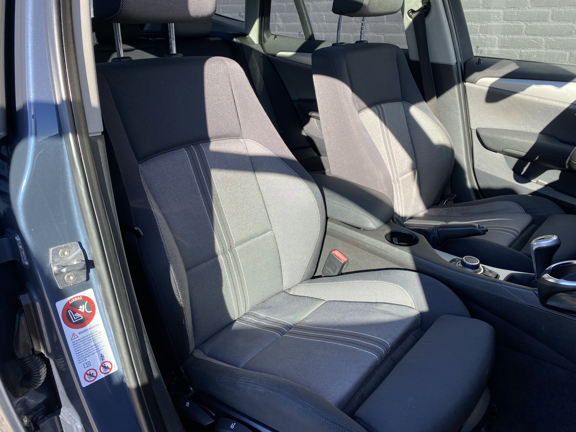 BMW X1 sDrive18i Executive AUT. | navigatie | panoramadak | sportstoelen | xenon verlichting | lichtmetalen velgen 18 inch