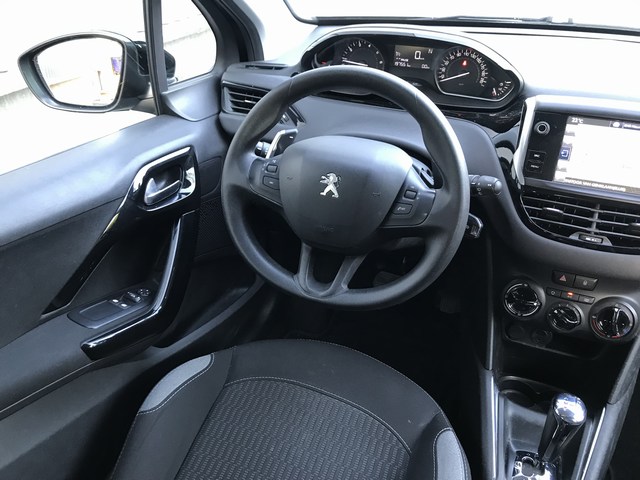 Peugeot 208 1.2 Automaat - V E R K O C H T