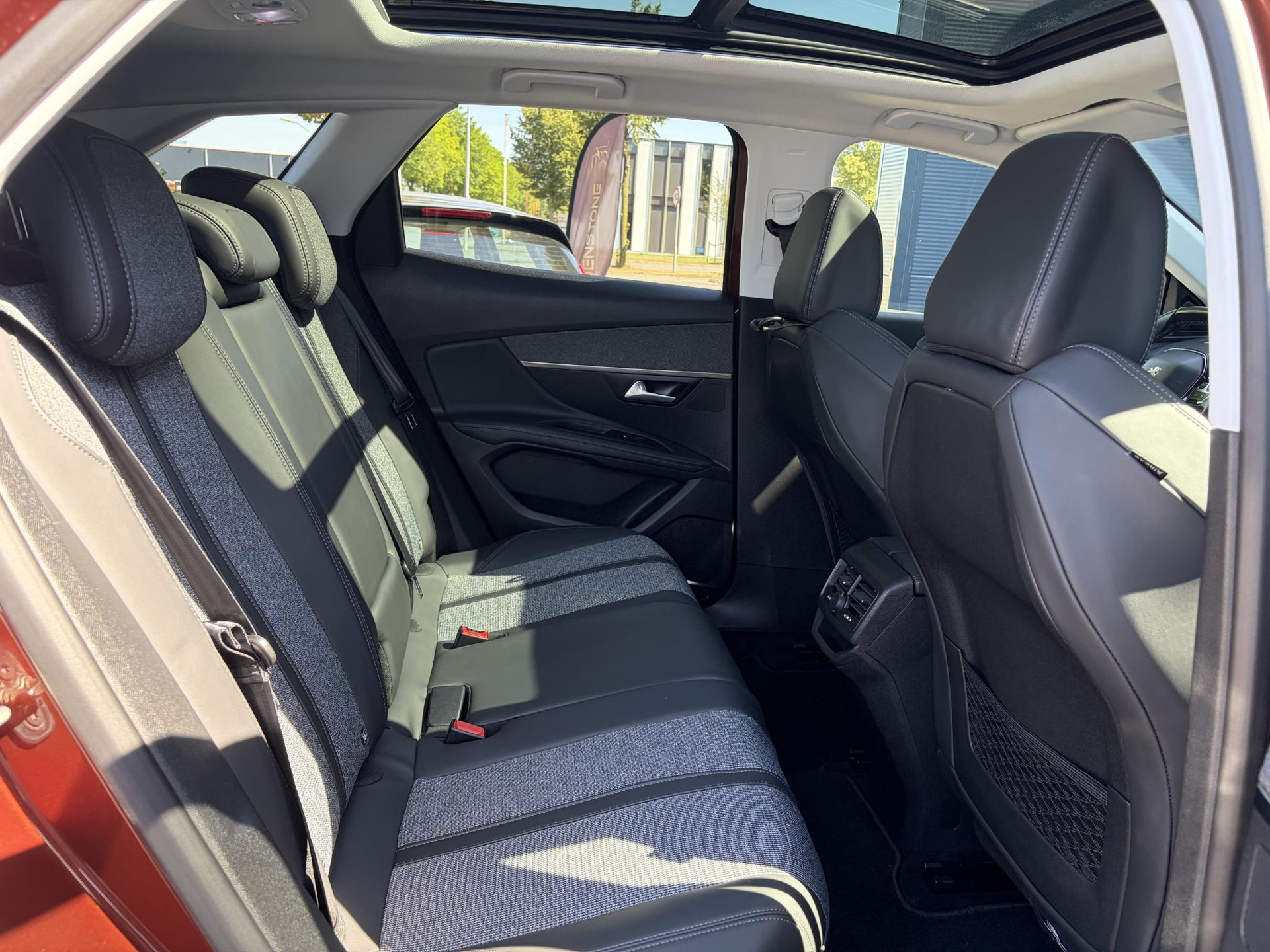 Peugeot 3008 1.2 PureTech Allure Distributieriem vv in 2025 l Pano l 360° Camera l Carplay l Dealer Onderhouden l Navi l Halfleder l Pdc l Keyless l 131pk l 6 Bak l Apk tot 12-2026