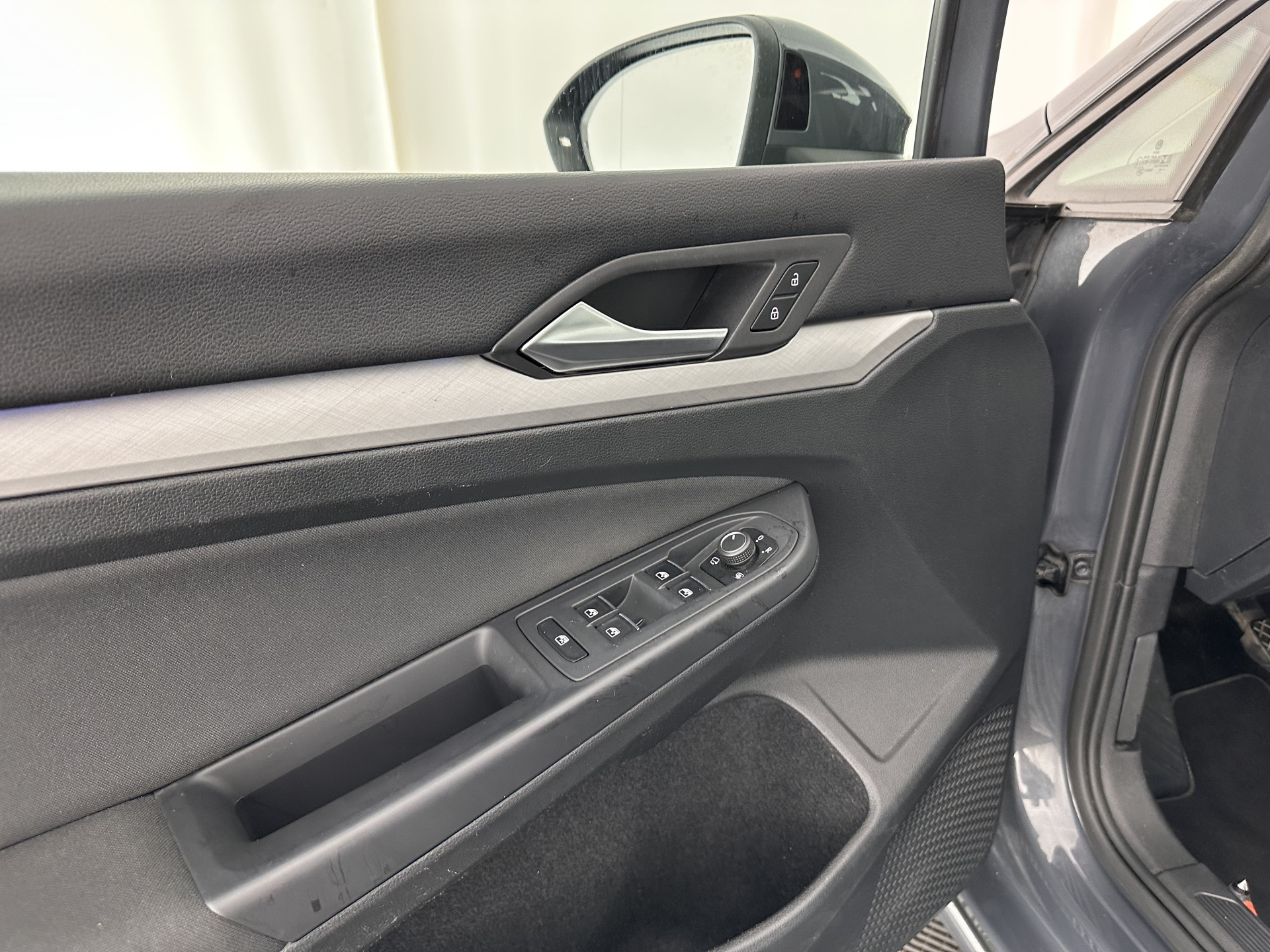 Volkswagen Golf Variant 2.0 TDI Life Business (INCL-BTW)  *FULL-LED | DIGI-COCKPIT | NAVI-FULLMAP | HEATED-COMFORTSEATS | KEYLESS | DAB+ | CARPLAY | ECC | AMBIENT-LIGHT | PDC | 16''ALU*