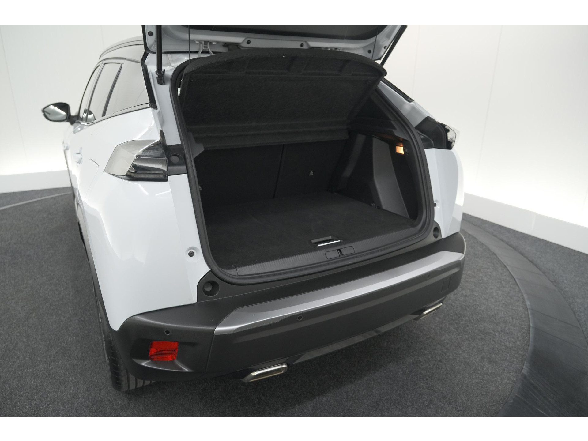 Peugeot 2008 PureTech 130 EAT8 GT | Camera | Apple Carplay | Parkeersensoren | 17 Inch Lichtmetalen Velgen