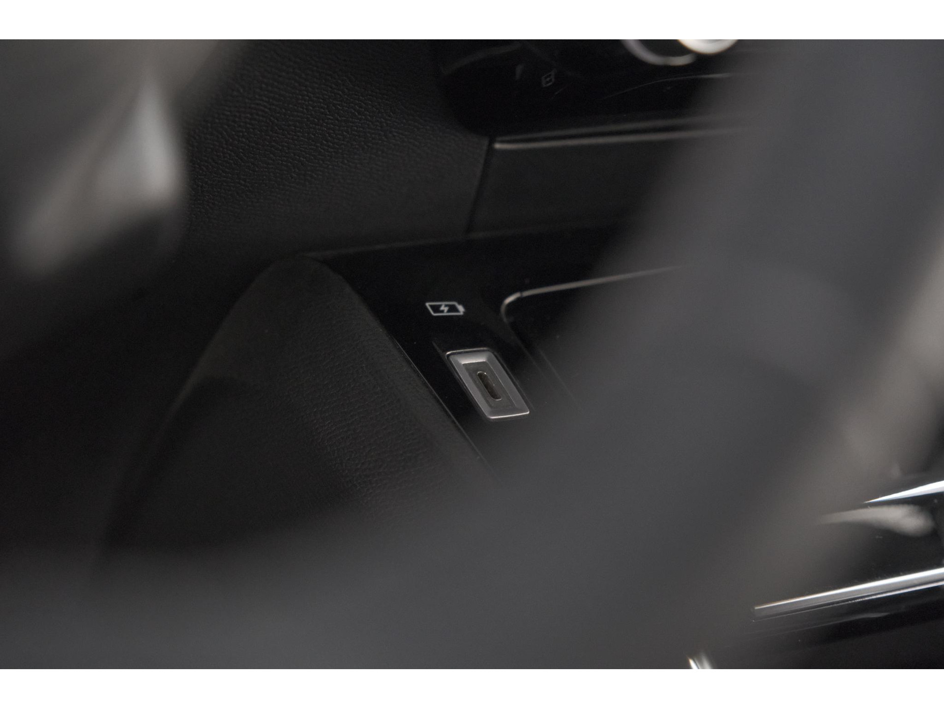 Peugeot 208 PureTech 100 Allure Pack | Parkeersensoren | Apple Carplay | Stoelverwarming