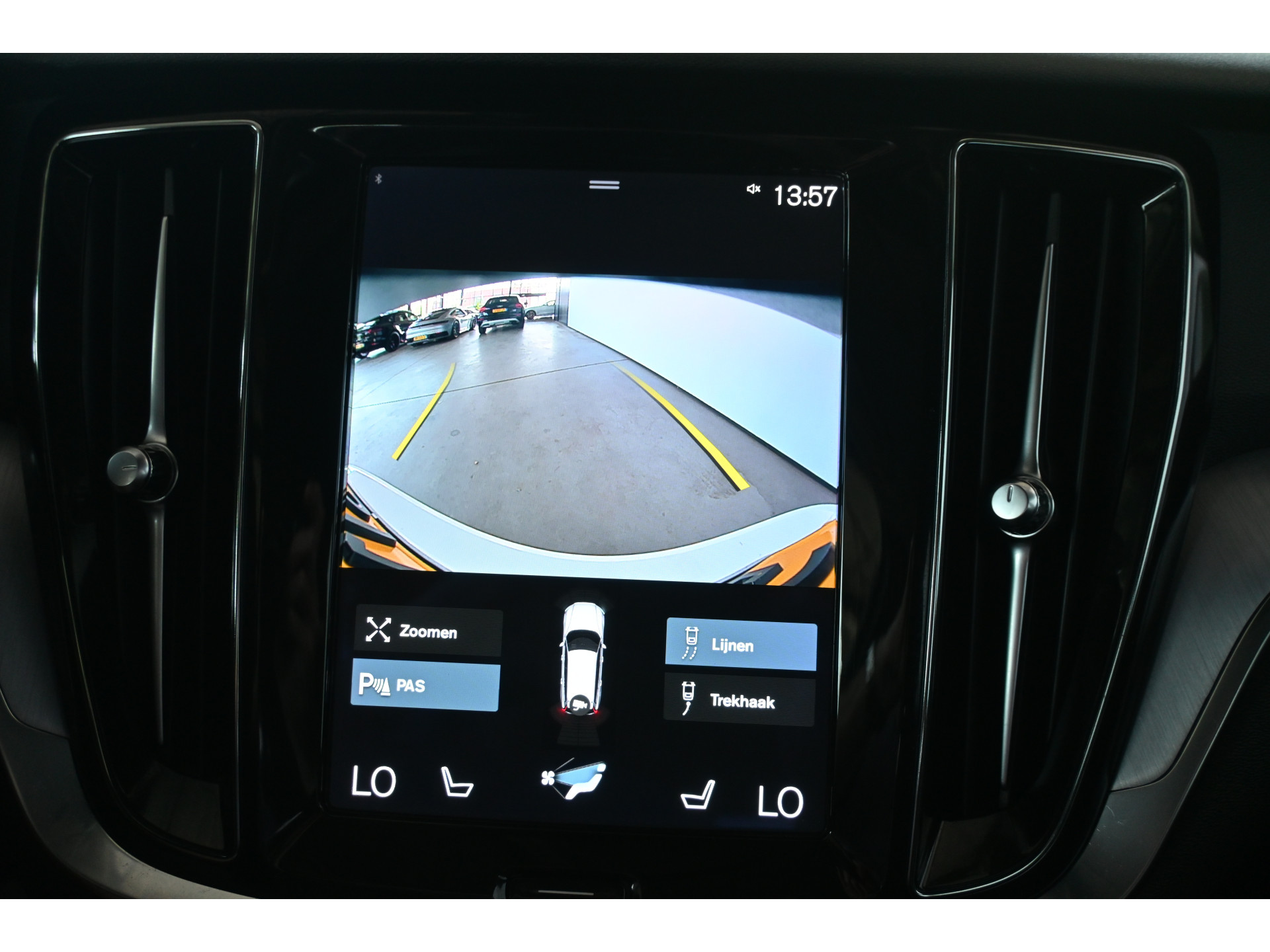Volvo V60 2.0 B3 Momentum Advantage Automaat Navigatie Stuur/Stoelverwarming Inruil Mogelijk!