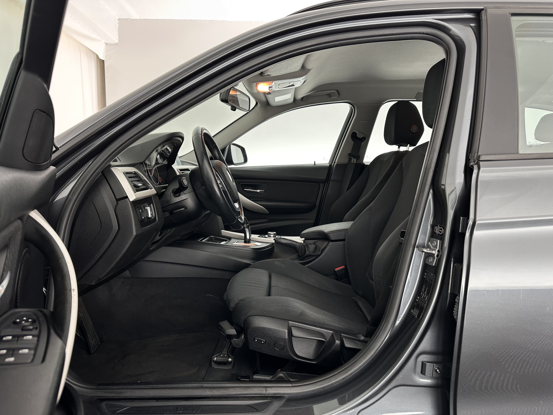 BMW 3-serie Touring 316i Business Aut. *NAVI-FULLMAP | SPORT-SEATS | AIRCO | CRUISE | 18''ALU*