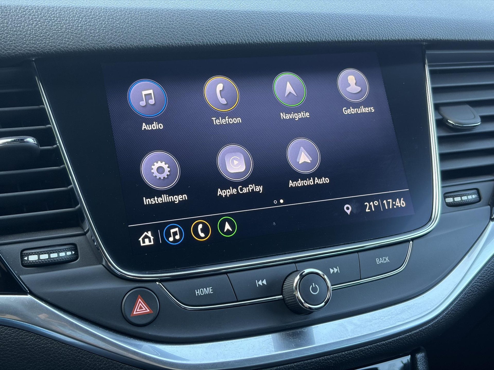 Opel Astra 1.2 Launch Elegance 2e Eigenaar,Camera,Stoelverw-Stuurverw,110pk,Navi,Carplay,Halfleder,Elekt.Stoel,6 Bak,Clima,Cruise,Lm velgen,Pdc V+A,N.A.P,Net beurt gehad,Apk tot 09-2028