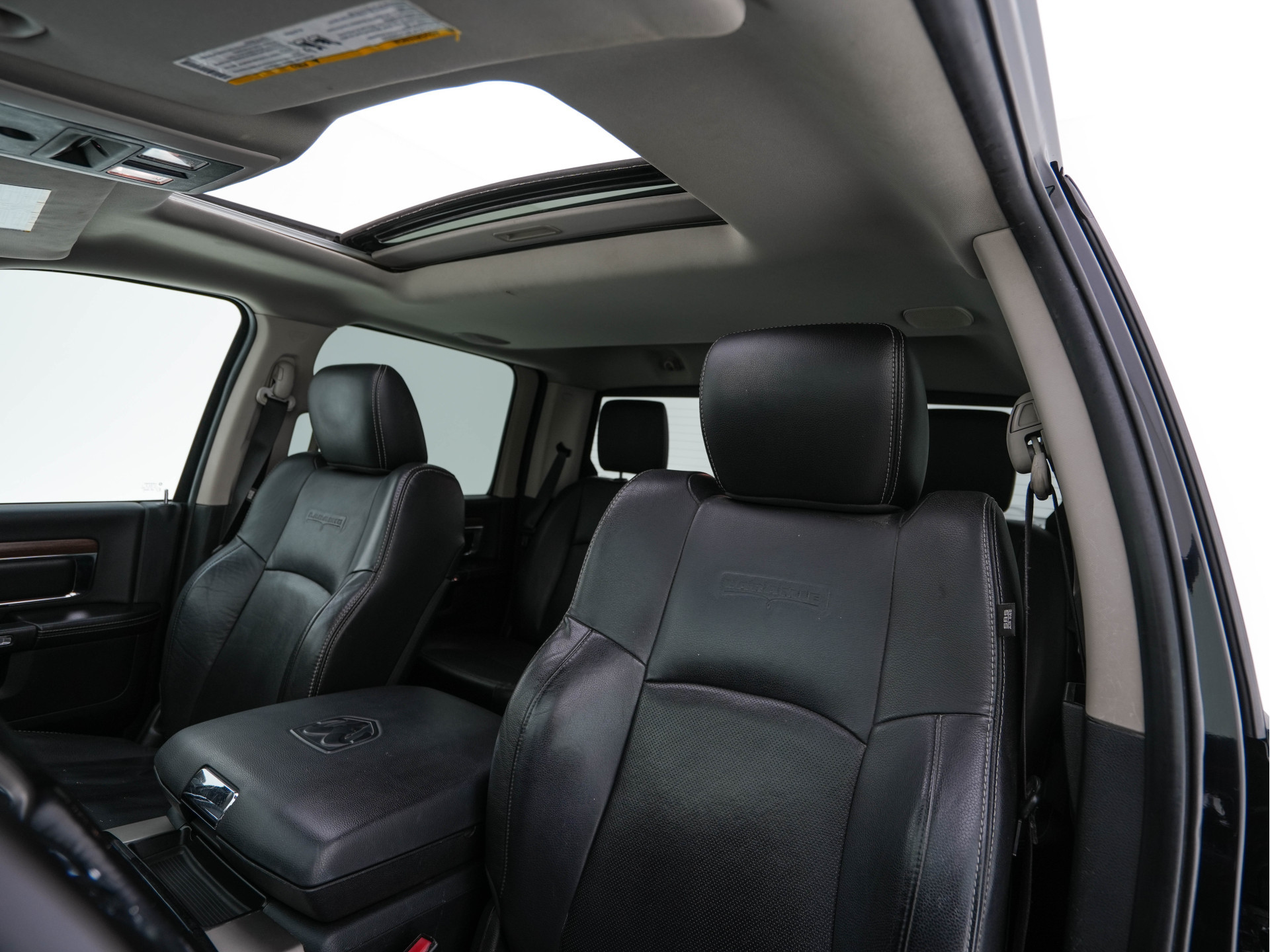 Dodge Ram 1500 HEMI 5.7 V8 4x4 Quad Cab 6'4 [ 5-Pers. ] Aut. *PANO | LEATHER | XENON | ALPINE-AUDIO | DAB+ | NAVI-FULLMAP | KEYLESS | CAMERA | HEATED-COMFORTSEATS | ECC | PDC | CRUISE | TOWBAR | 20''ALU*