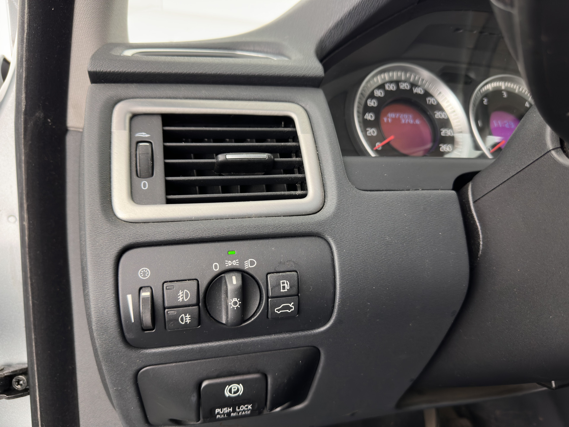 Volvo XC70 2.0 D3 FWD Limited Edition Aut. *LEATHER | BI-XENON | ADAPTIVE-CRUISE | BLIS | NAVI-FULLMAP | HEATED-COMFORTSEATS | ECC | PRIVACY-GLASS | LANE-ASSIST | PDC | TOWBAR | 17''ALU*