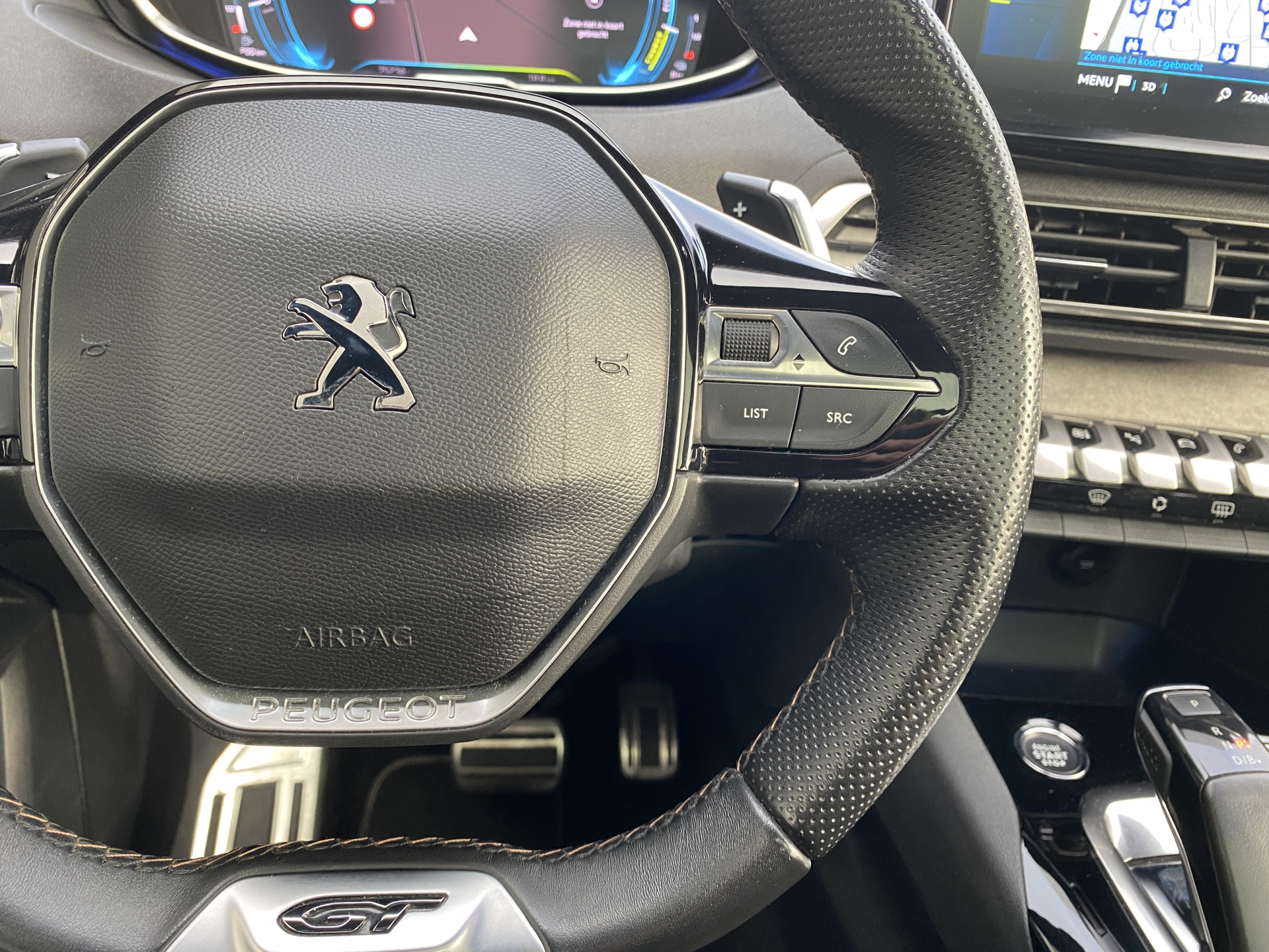 Peugeot 3008 1.6 Plug-in Hybrid 4WD 300 pk GT AUT. | 1e eigenaar | carplay | panoramadak | navigatie | 3D cockpit | 2 laadkabels | BTW