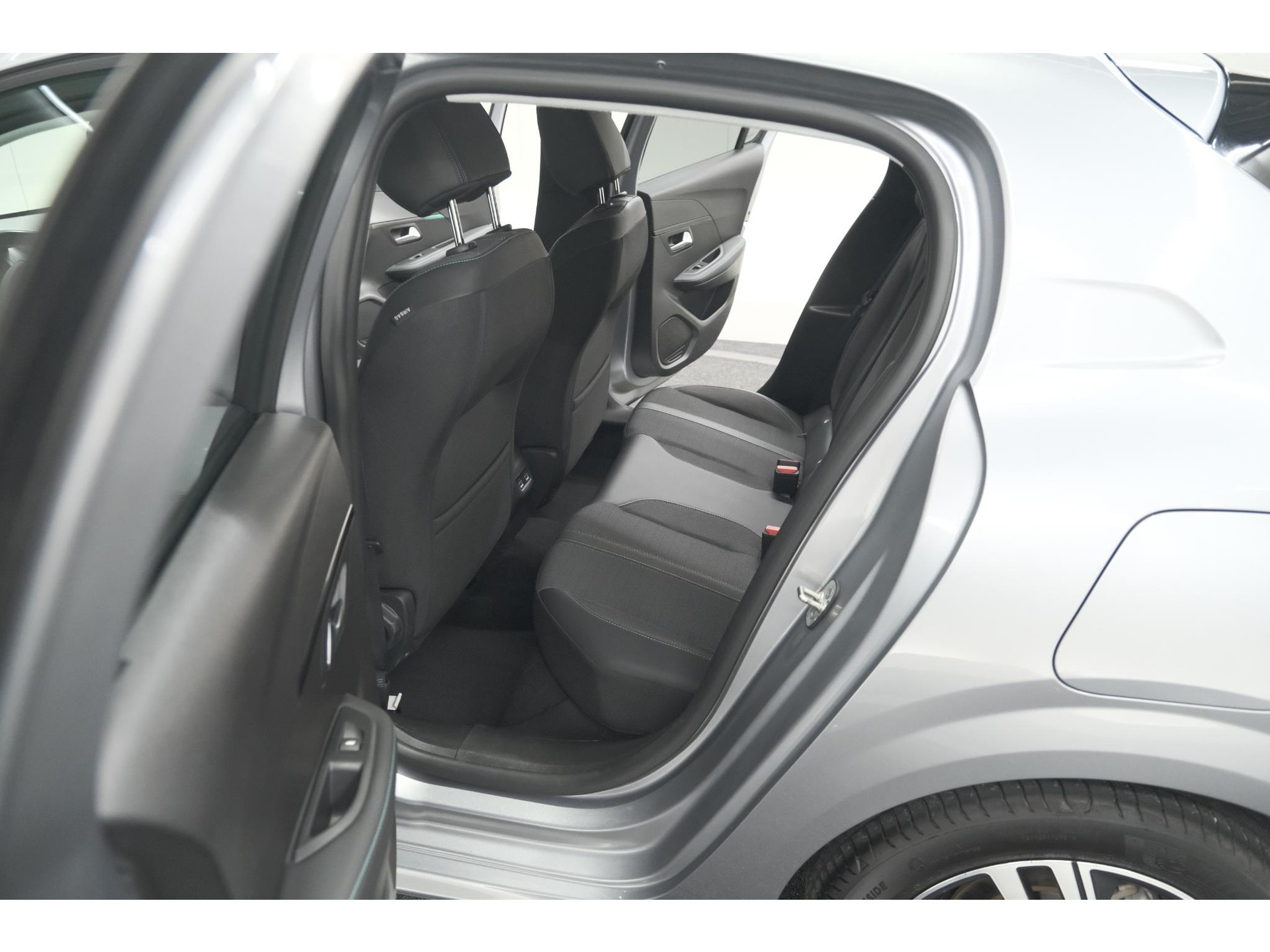 Peugeot 208 PureTech 100 Allure Pack | Camera | Apple Carplay | Parkeersensoren | Navigatie