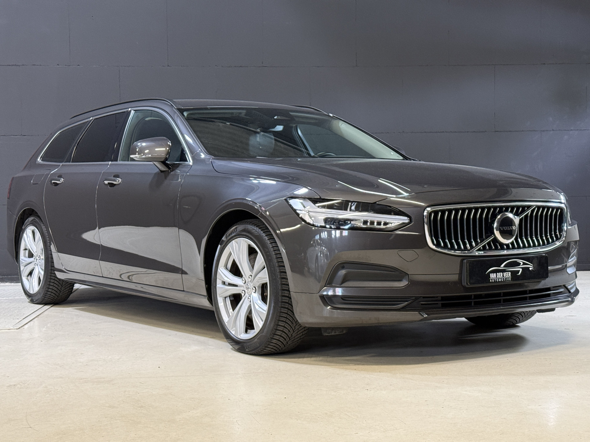 Volvo V90 2.0 B4 Momentum Business | Keyless | Trekhaak | Apple Carplay