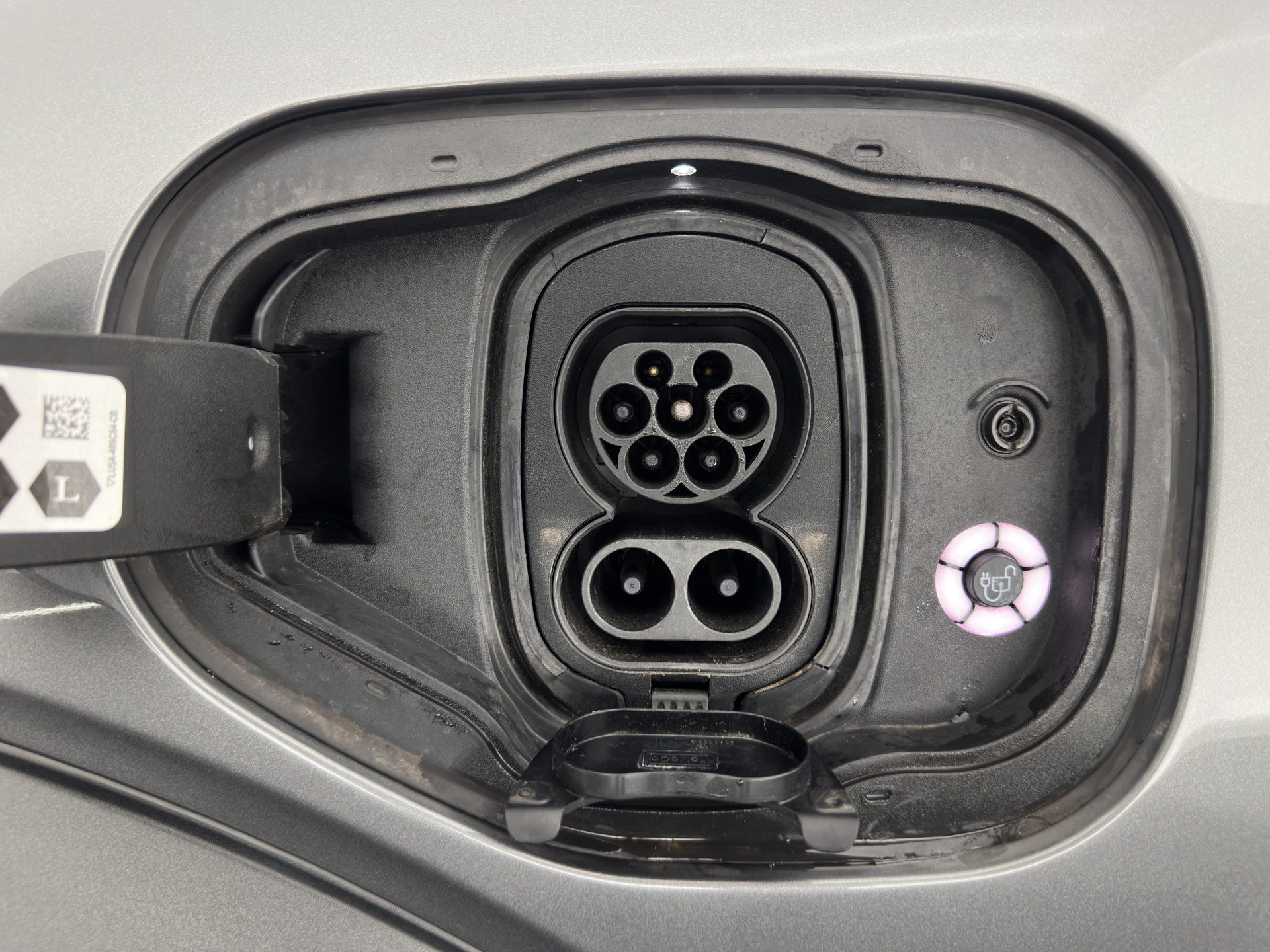 Ford Mustang Mach-E RWD 75 kWh (3-Fase) {SOH-93%} (INCL-BTW) Aut. *LEATHER | FULL-LED | DAB+ | DIGI-COCKPIT | KEYLESS | NAVI-FULLMAP | TOPVIEW | LANE-ASSIST | BLINDSPOT | CARPLAY | HEATED-COMFORTSEATS | PRIVACY-GLASS |TOWBAR | 18"ALU*