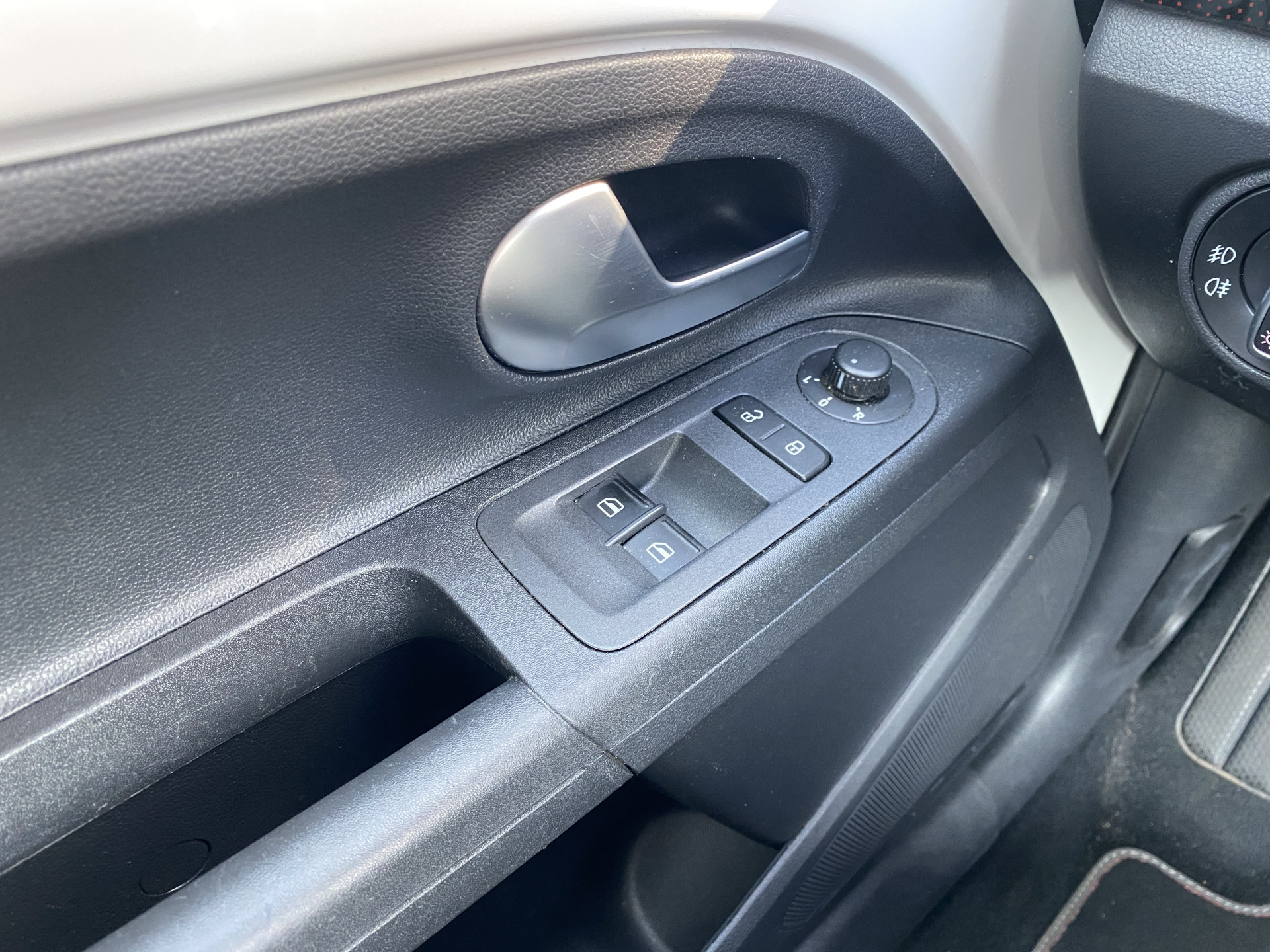 Volkswagen Up! 1.0 TSI GTI 116 pk | 17 inch lichtmetaal | stoelverwarming | climate control | zwart dak-spiegels | NL auto