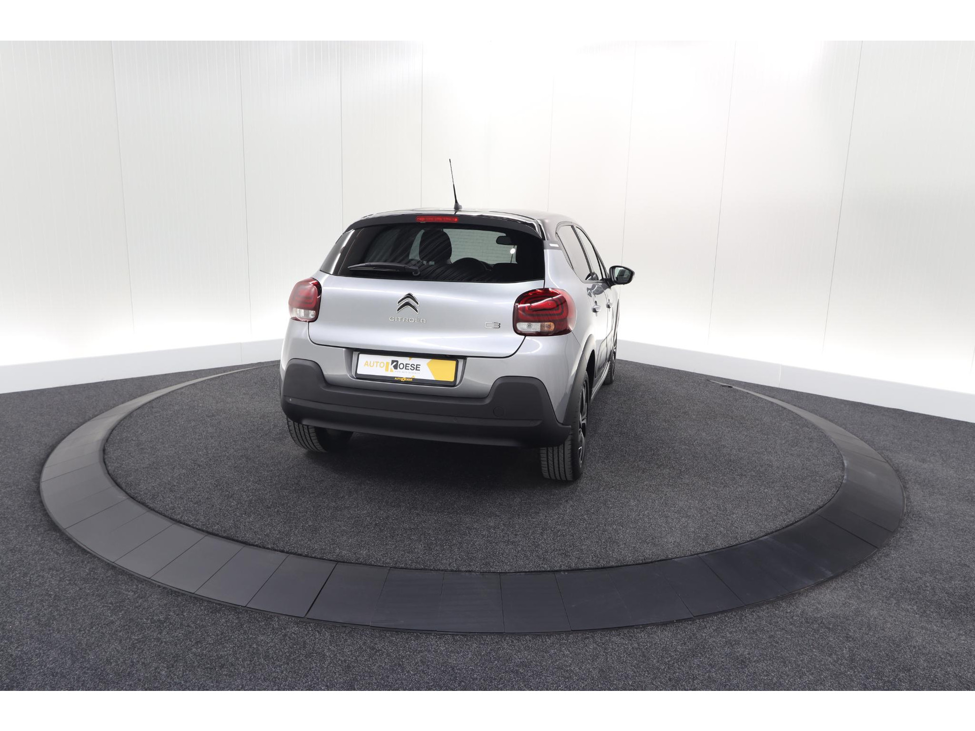 Citroen C3 PureTech 110 EAT6 Shine | Camera | Navigatie | Parkeersensoren | Apple Carplay | 17 Inch Lichtmetalen Velgen