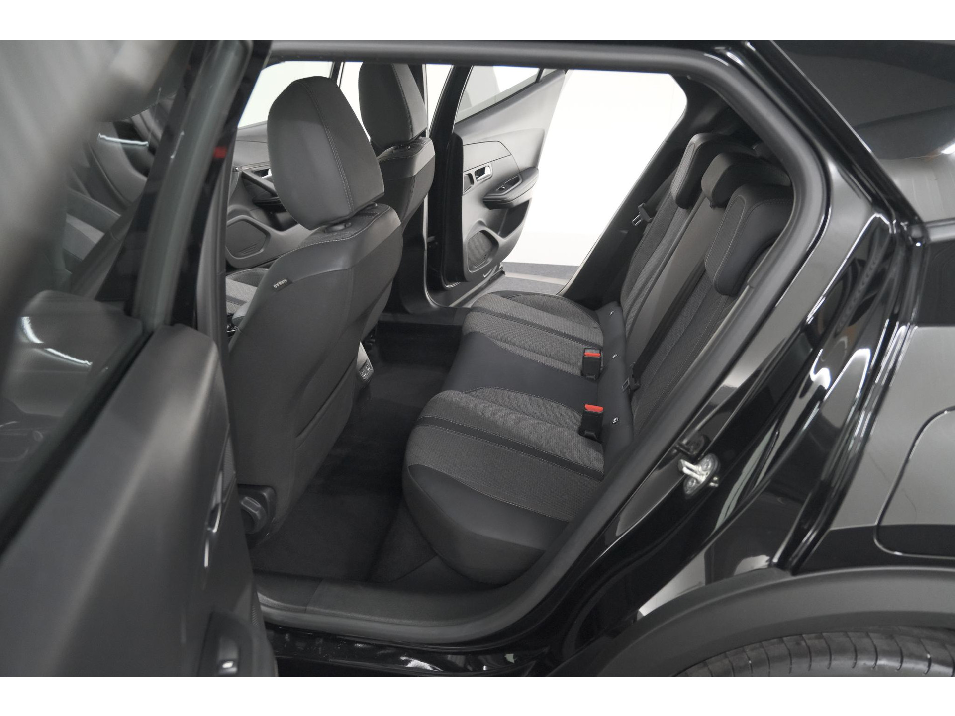 Peugeot 2008 PureTech 100 Allure | Apple Carplay | Parkeersensoren | Climate Control | Cruise Control