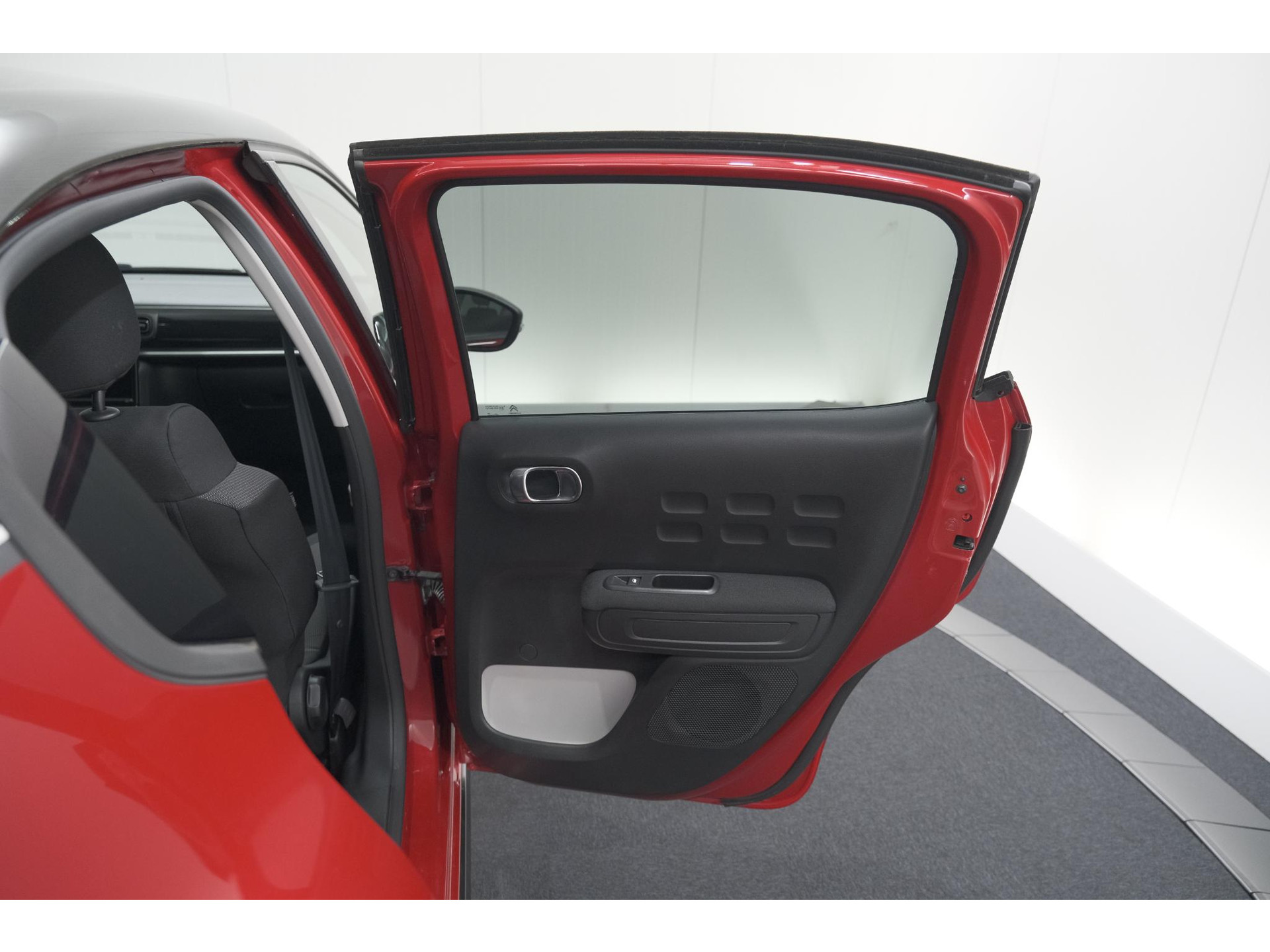 Citroen C3 PureTech 82 S&S Shine | Camera | Apple Carplay | Parkeersensoren | 16 Inch Velgen