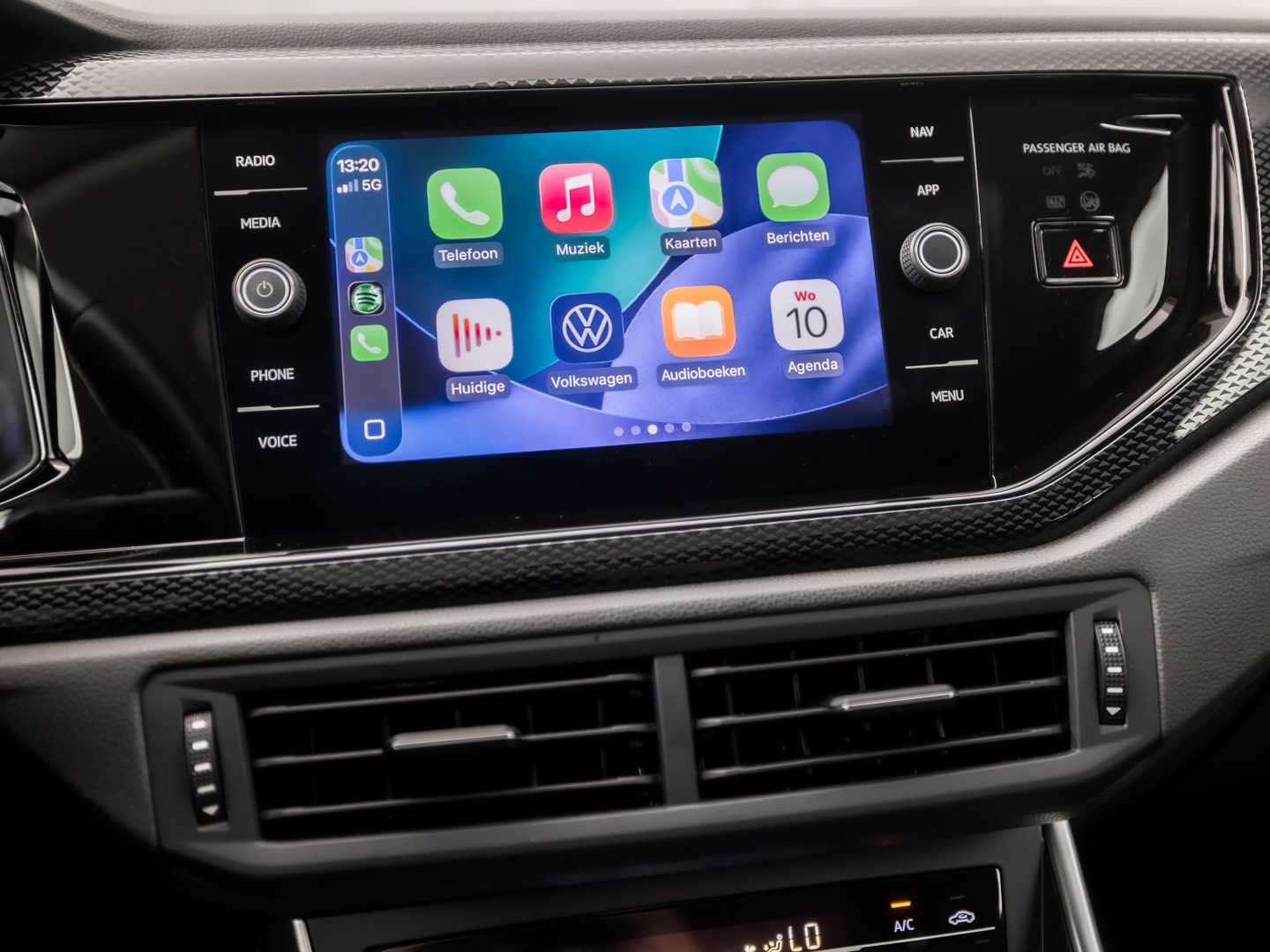 Volkswagen Taigo 1.0 TSI Sport (PANORAMADAK, 1e EIGENAAR, VIRTUAL COCKPIT, APPLE CARPLAY, GROOT NAVI, CLIMATE, STOELVERWARMING, SPORTSTOELEN, GETINT GLAS, IQ LIGHT, NIEUWSTAAT)