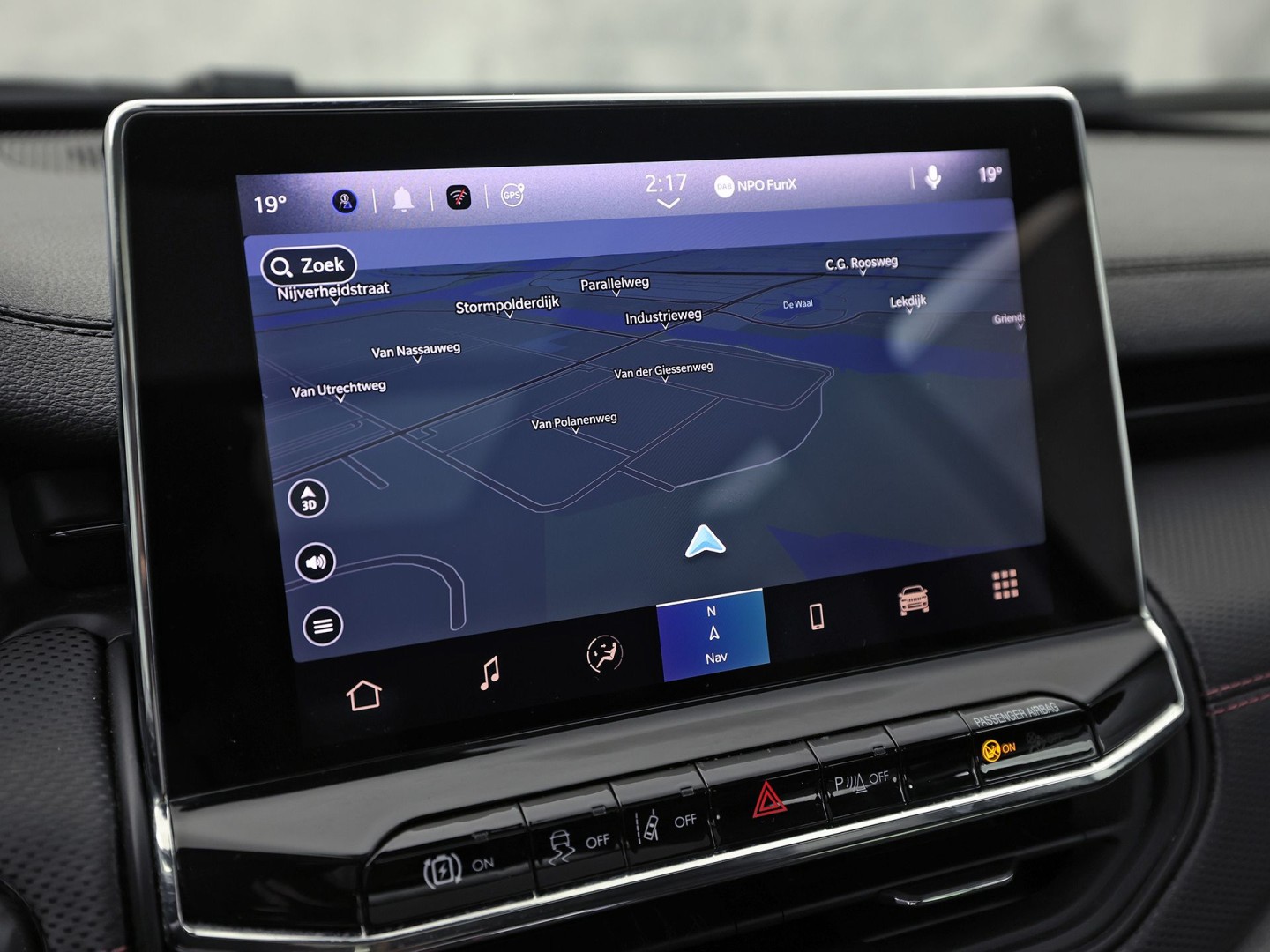 Jeep Compass 4xe 240 Plug-in Hybrid Electric Trailhawk 240Pk Automaat (PANORAMADAK, VIRTUAL COCKPIT, APPLE CARPLAY, GROOT NAVI, CAMERA, SPORTSTOELEN, GETINT GLAS, ADAPTIVE CRUISE, NIEUWSTAAT)