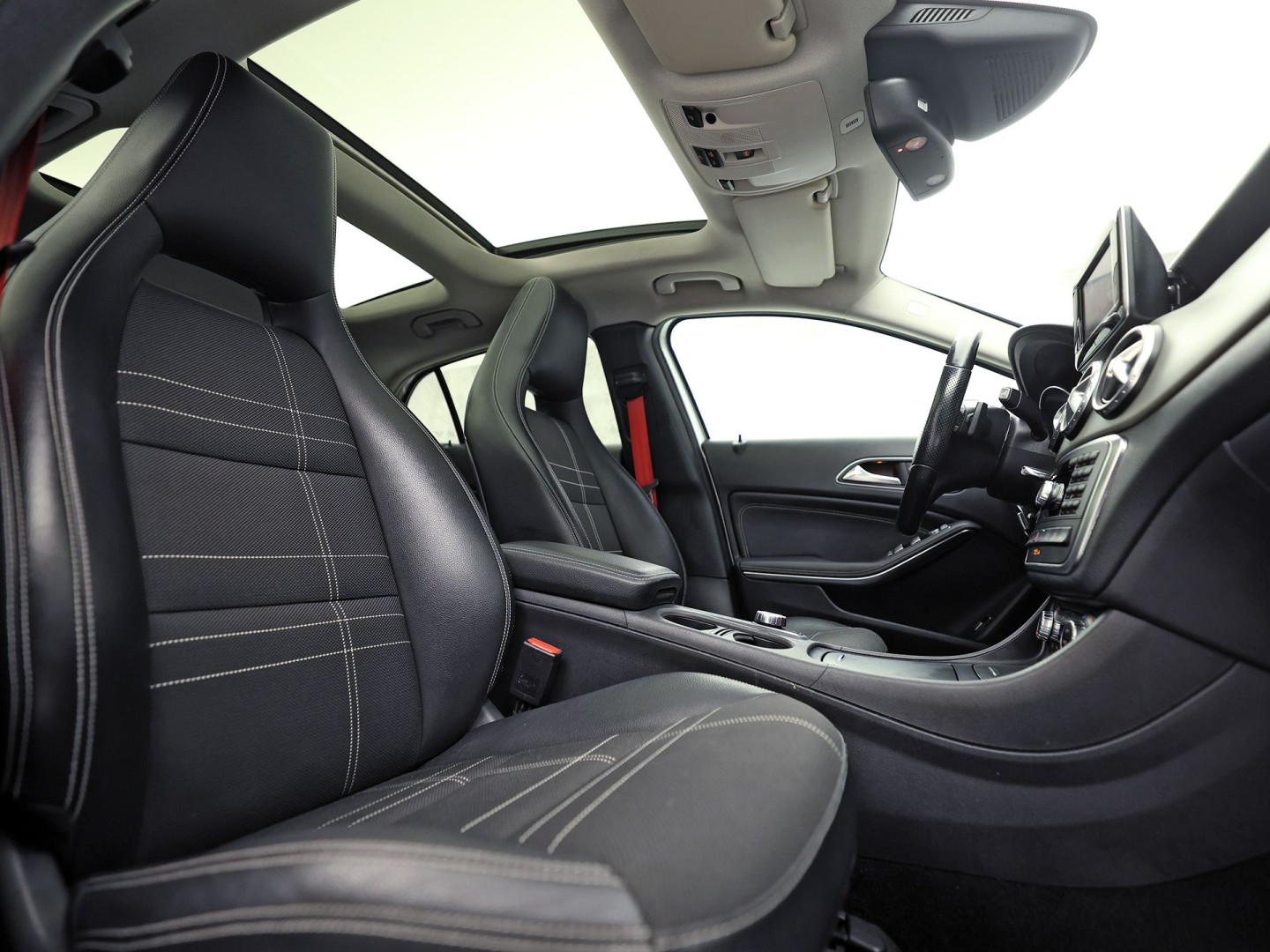 Mercedes-Benz GLA 250 250 4Matic AMG Edition 1 Sport Automaat (PANORAMADAK, CLIMATE, SPOILER, RODE GORDELS, SPORTSTOELEN, STOELVERWARMING, GETINT GLAS, NIEUWSTAAT)