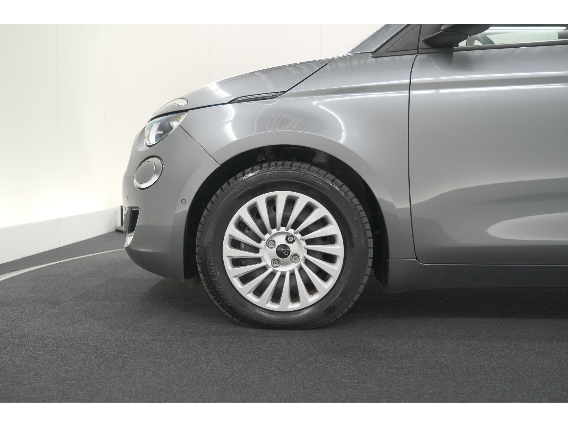 Fiat 500 Urban 42 kWh | SOH 97.6% | 3 Fase Laadfunctie | Camera | Apple Carplay | Parkeersensoren